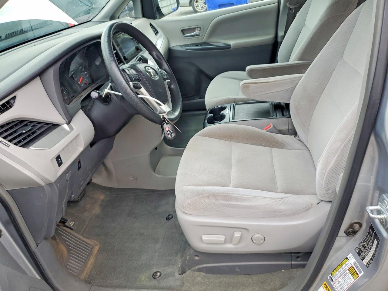 2015 Toyota Sienna Le Silver vin: 5TDKK3DC6FS612461