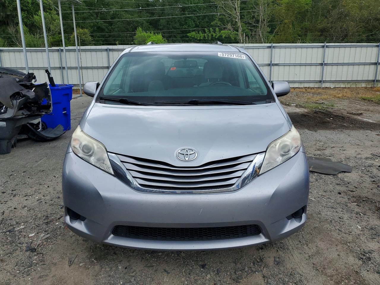 2015 Toyota Sienna Le Silver vin: 5TDKK3DC6FS612461