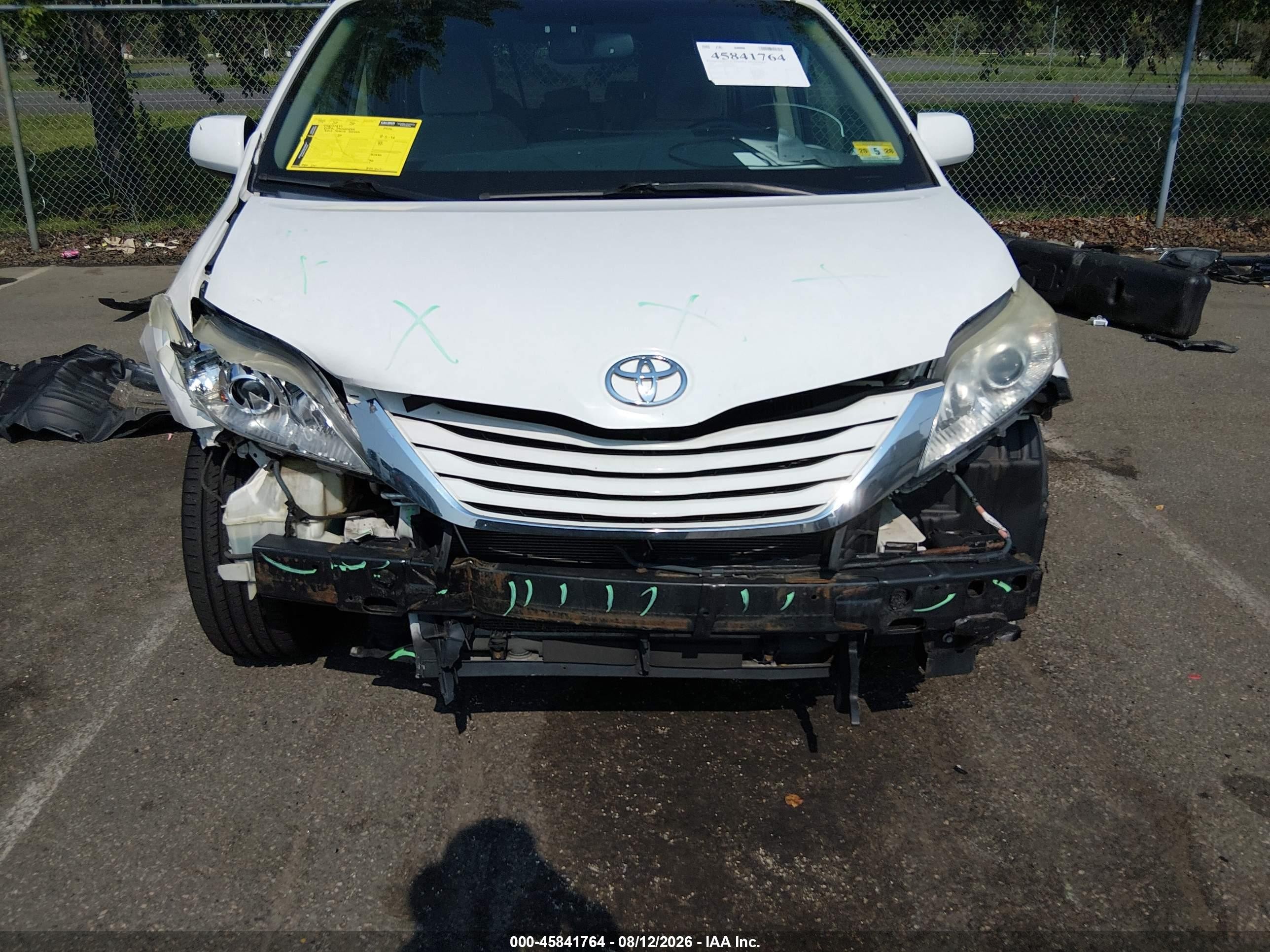 2015 Toyota Sienna Le 8 Passenger White vin: 5TDKK3DC6FS618597