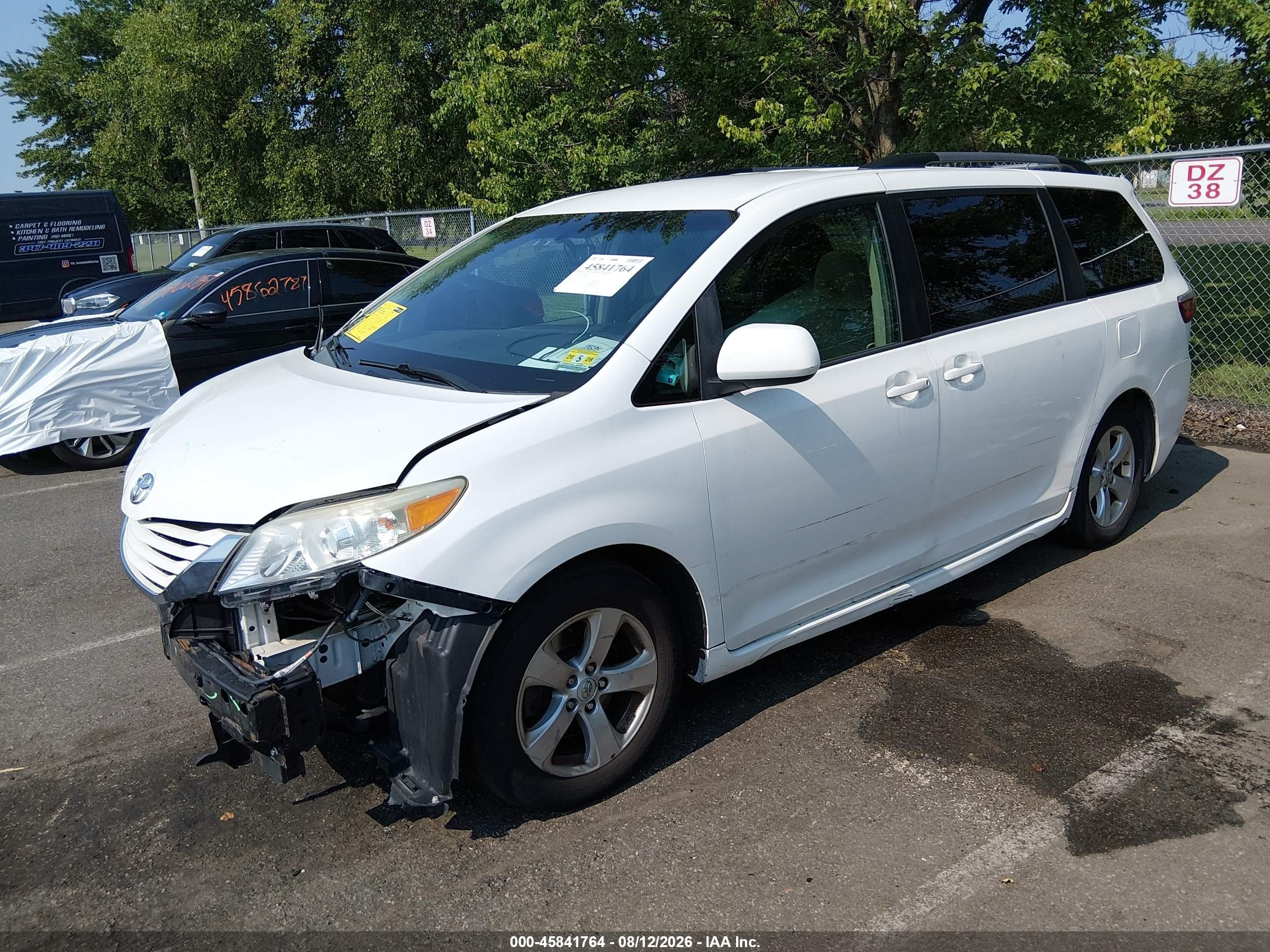 2015 Toyota Sienna Le 8 Passenger White vin: 5TDKK3DC6FS618597