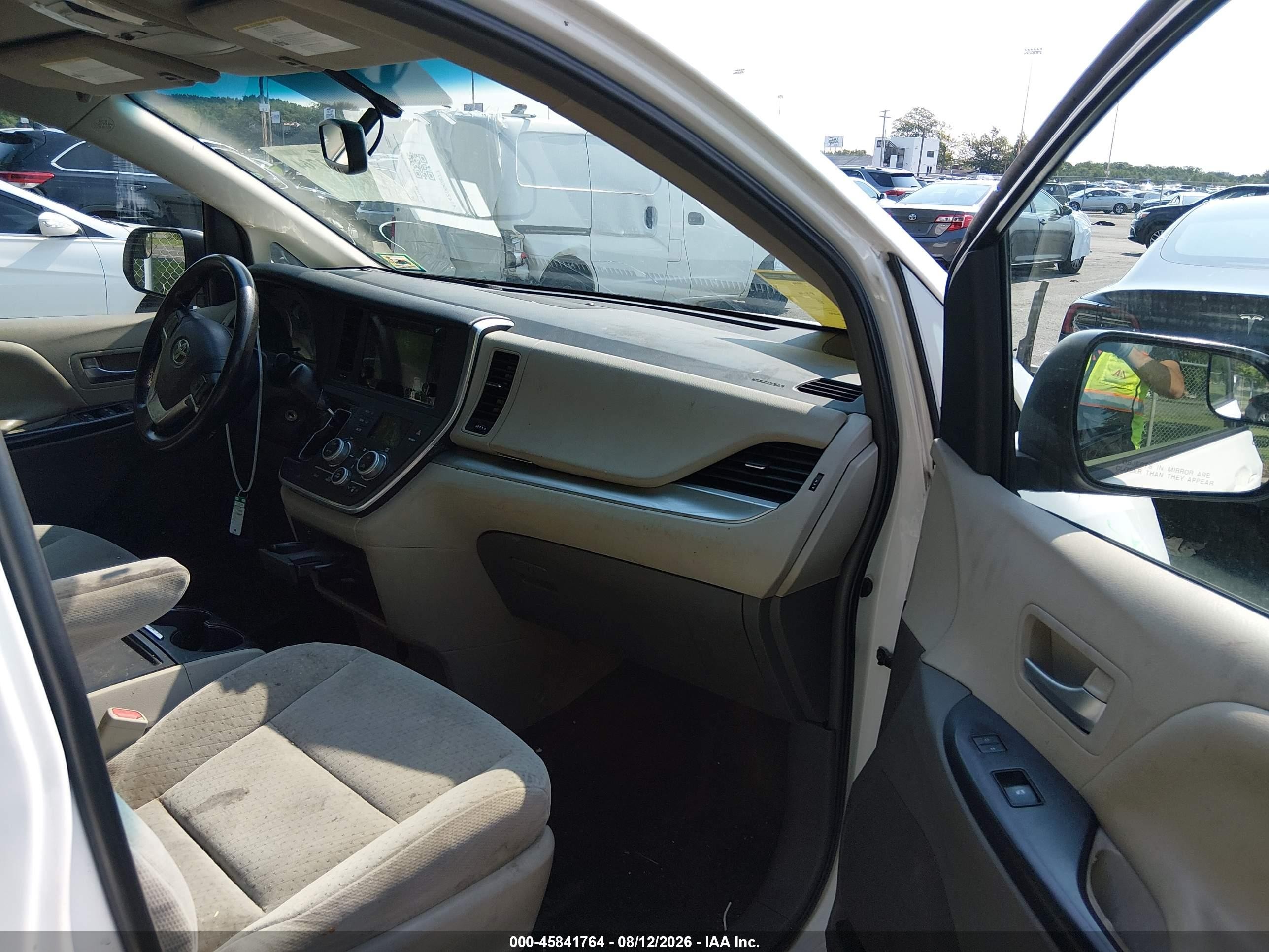 2015 Toyota Sienna Le 8 Passenger White vin: 5TDKK3DC6FS618597