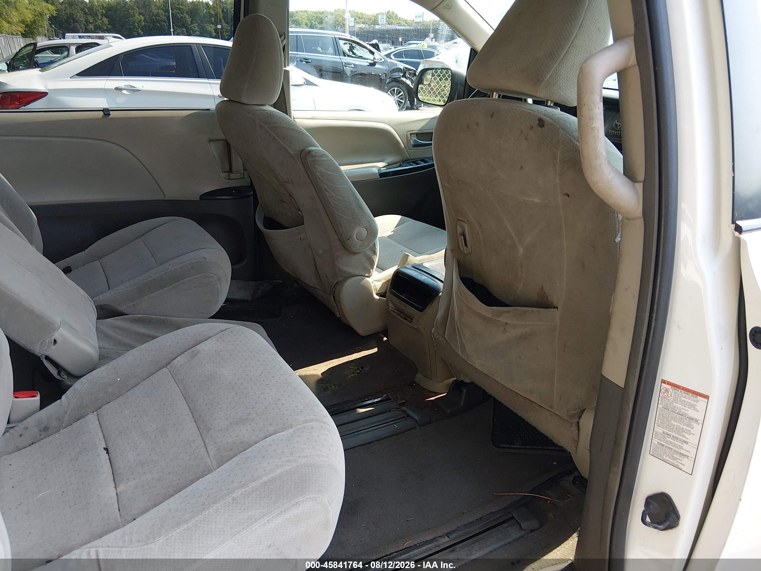 2015 Toyota Sienna Le 8 Passenger White vin: 5TDKK3DC6FS618597