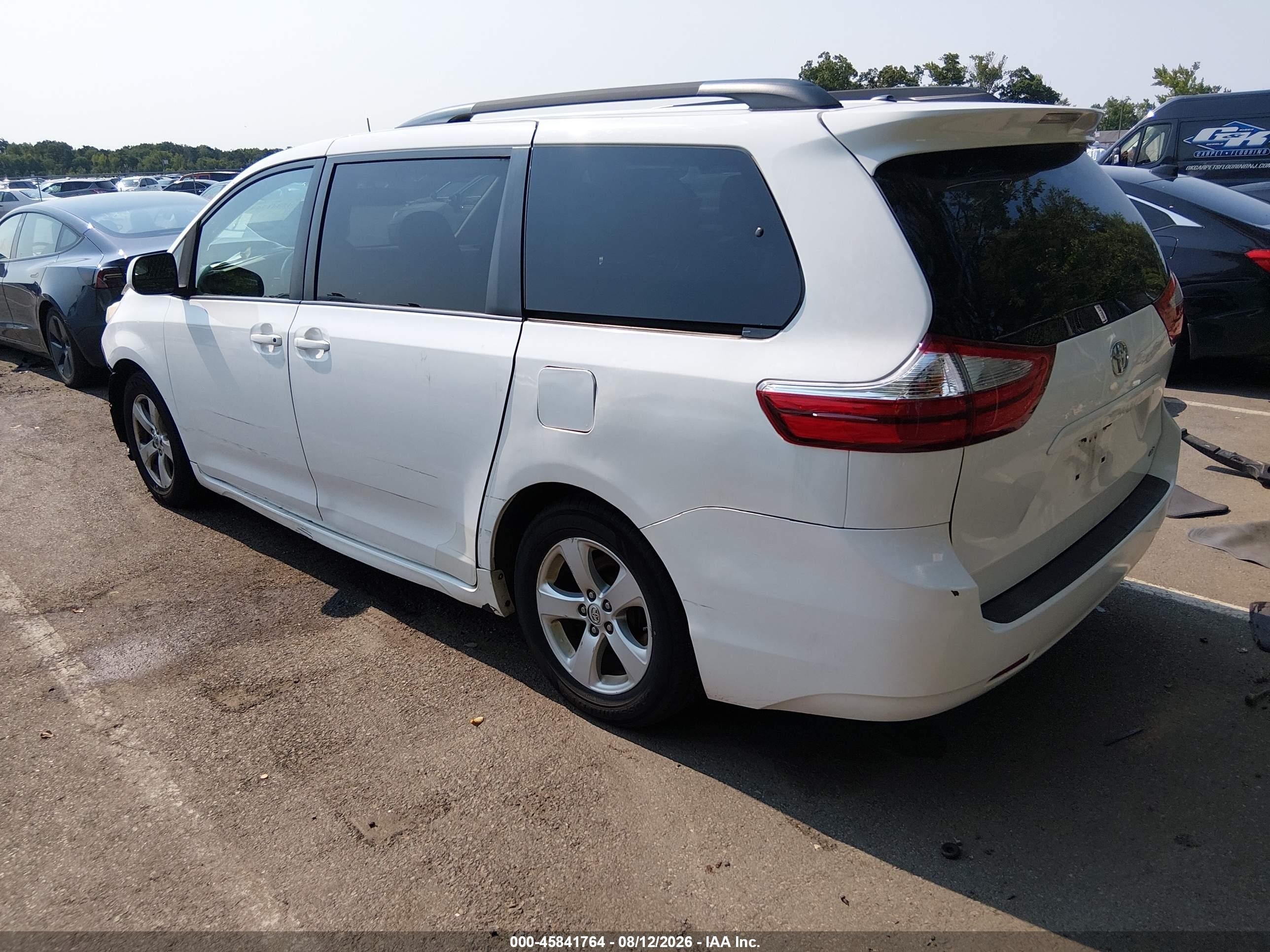 2015 Toyota Sienna Le 8 Passenger White vin: 5TDKK3DC6FS618597