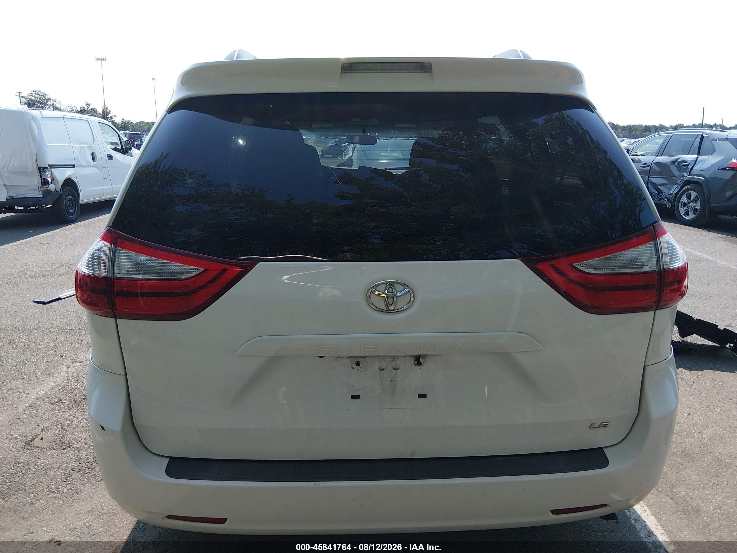2015 Toyota Sienna Le 8 Passenger White vin: 5TDKK3DC6FS618597