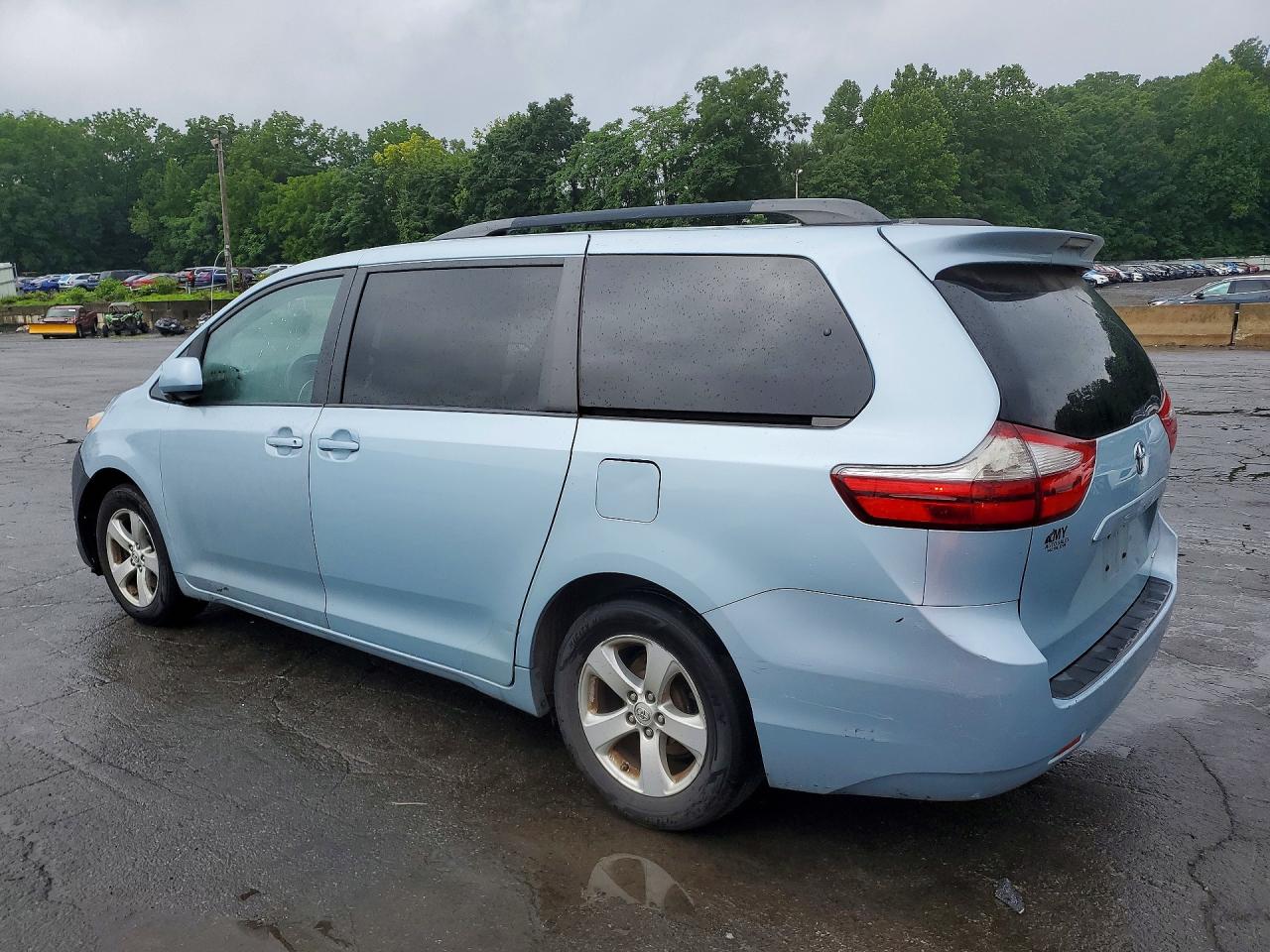 2015 Toyota Sienna Le Blue vin: 5TDKK3DC6FS619412