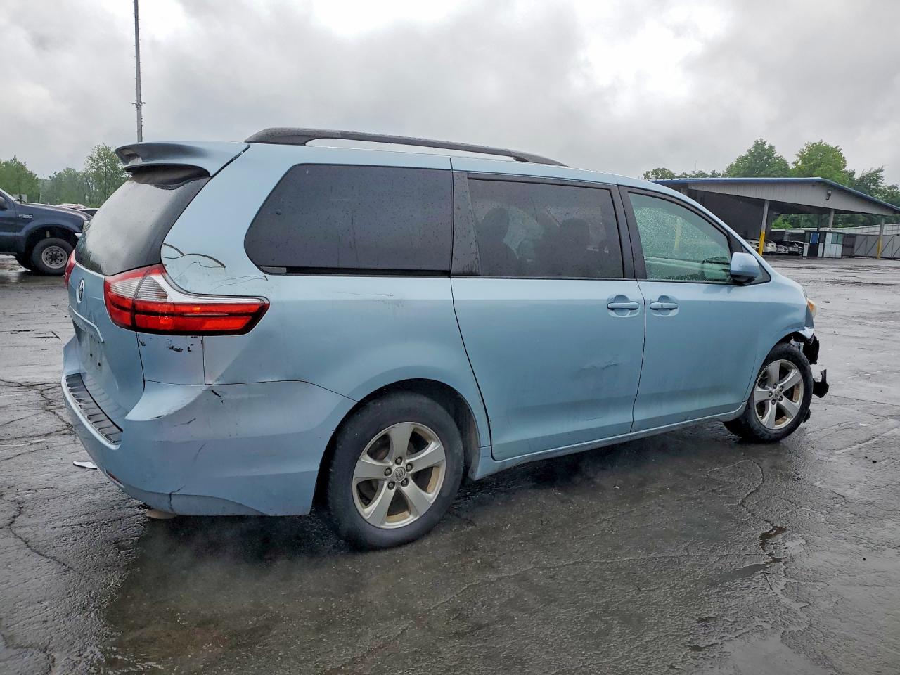2015 Toyota Sienna Le Blue vin: 5TDKK3DC6FS619412