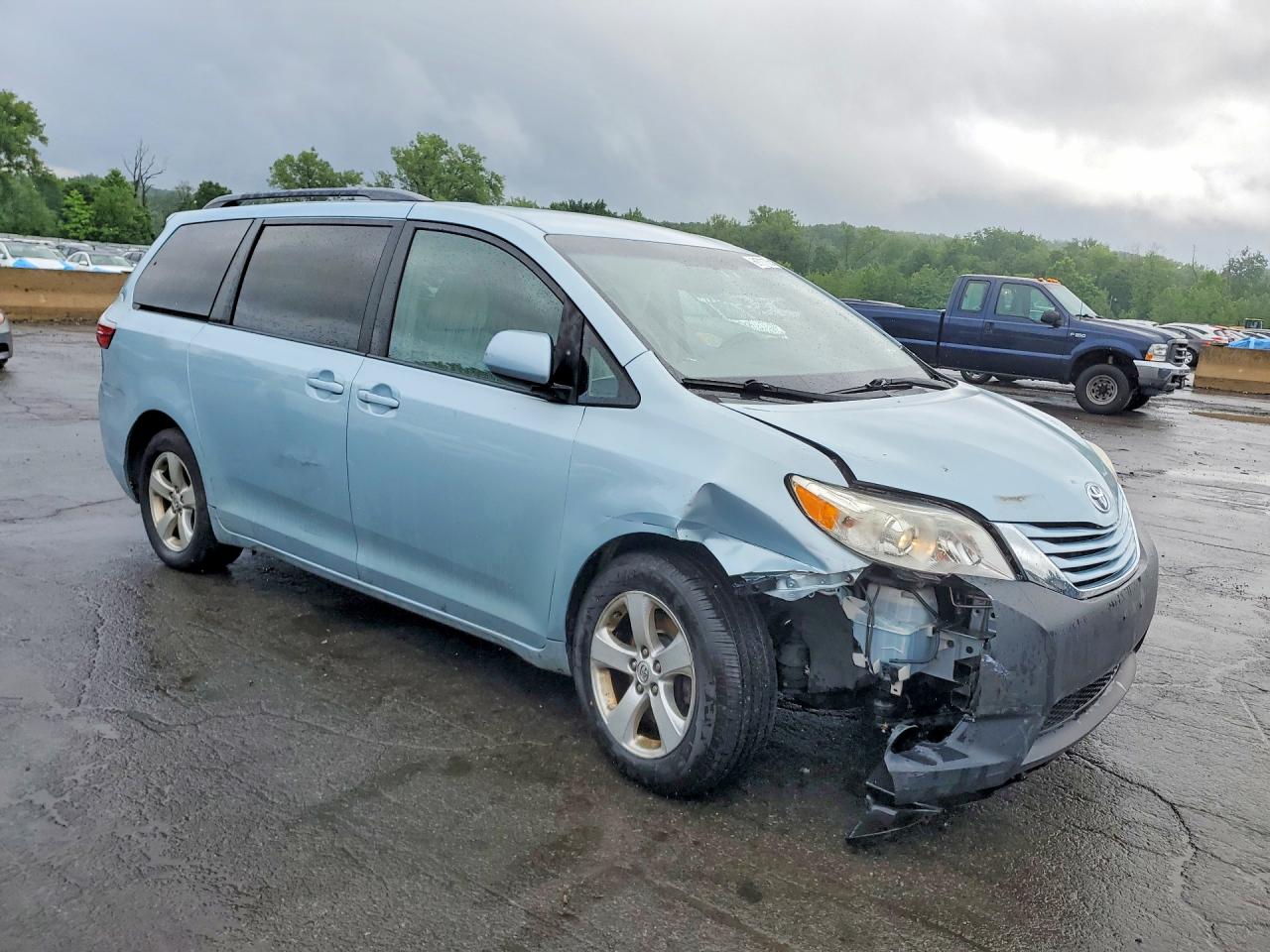 2015 Toyota Sienna Le Blue vin: 5TDKK3DC6FS619412