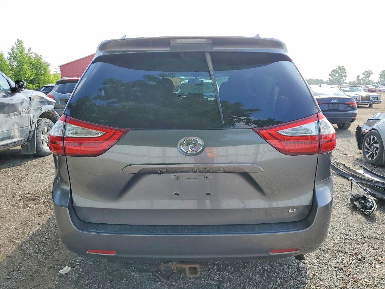 2015 Toyota Sienna Le Gray vin: 5TDKK3DC6FS627784