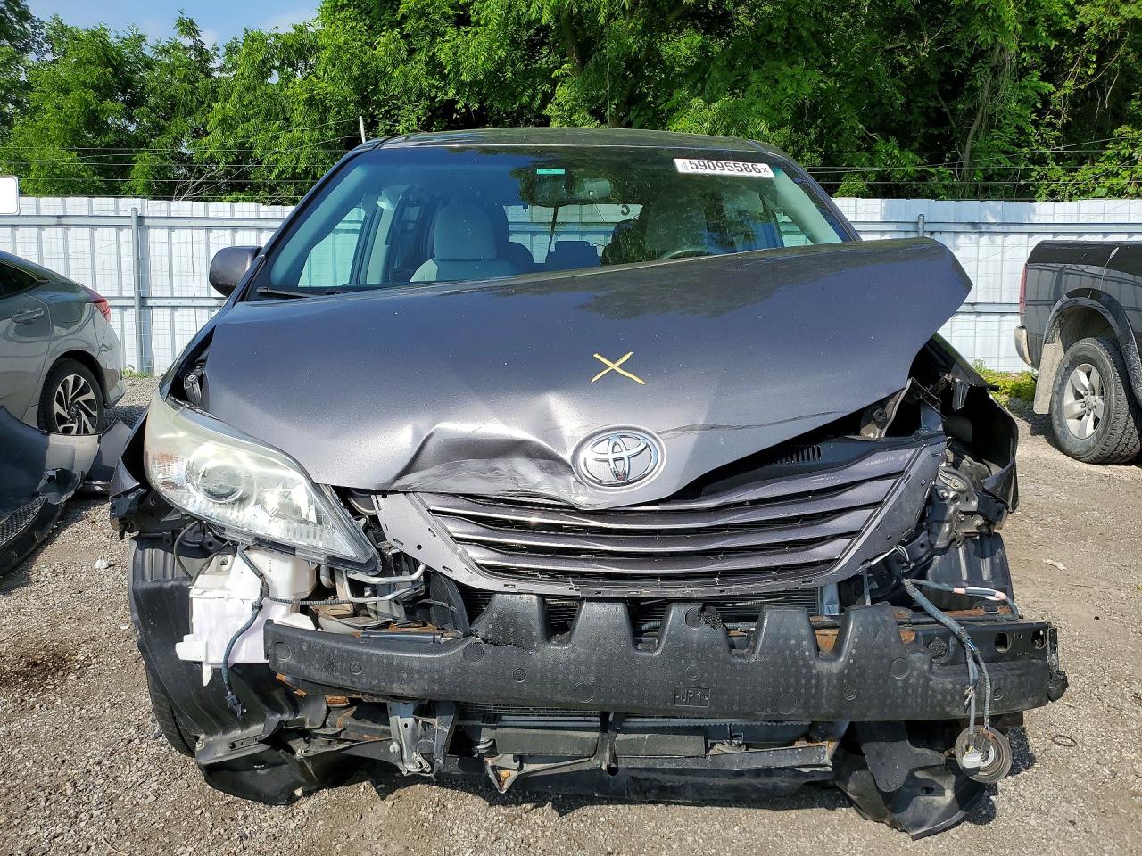 2015 Toyota Sienna Le Gray vin: 5TDKK3DC6FS627784