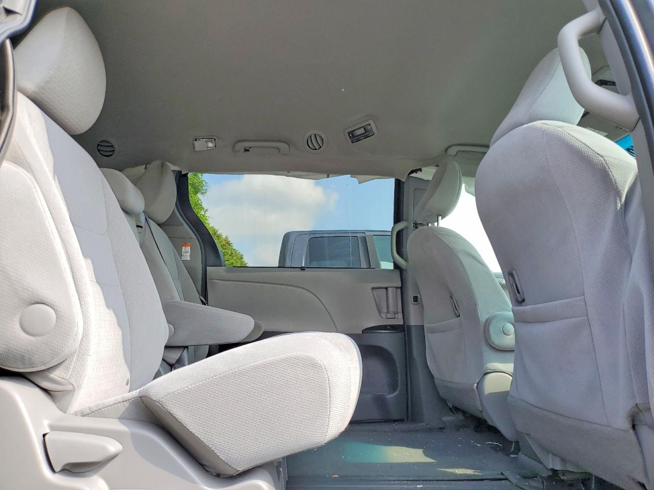 2015 Toyota Sienna Le Gray vin: 5TDKK3DC6FS627784