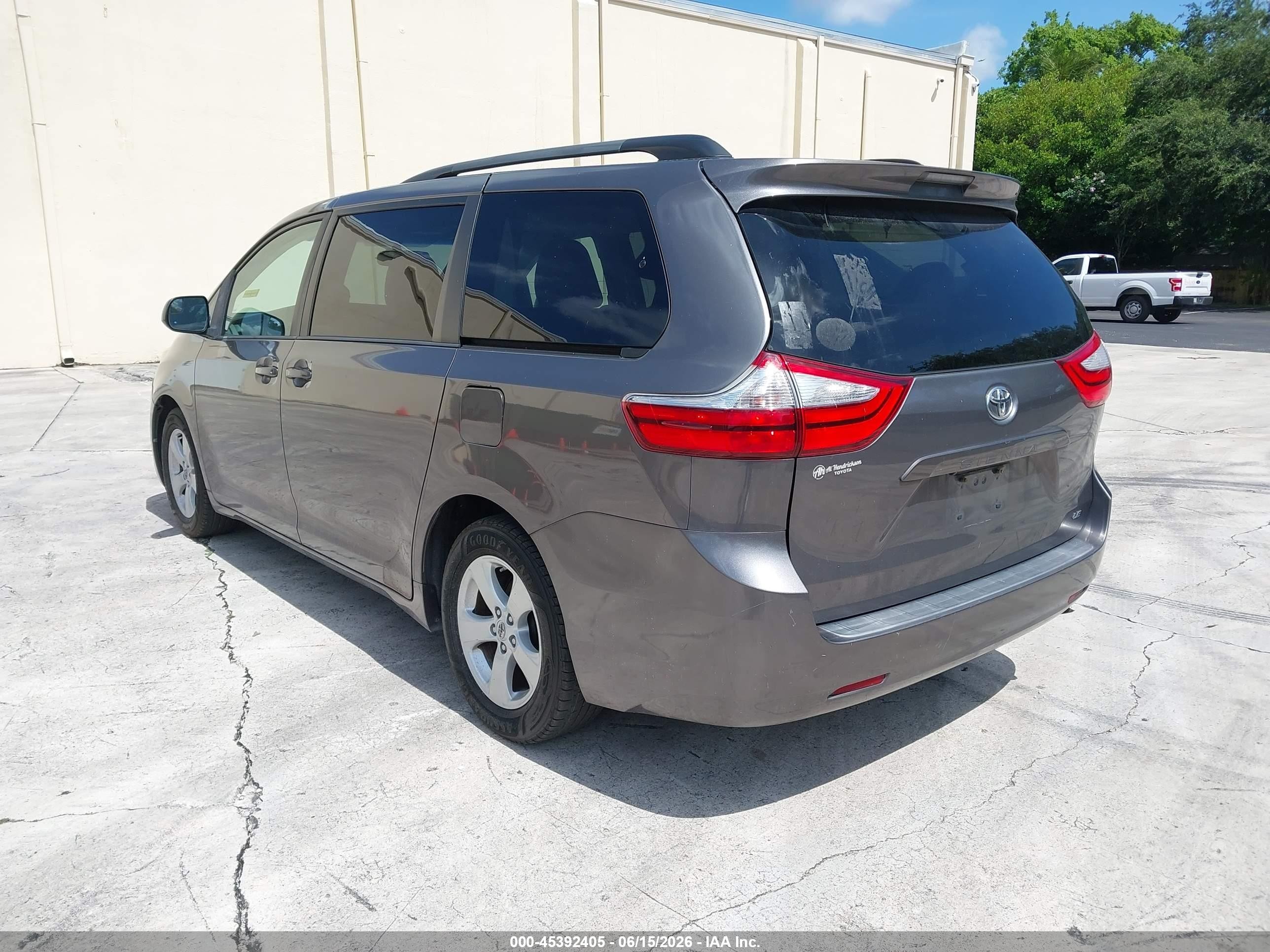 2015 Toyota Sienna Le 8 Passenger Gray vin: 5TDKK3DC6FS658825