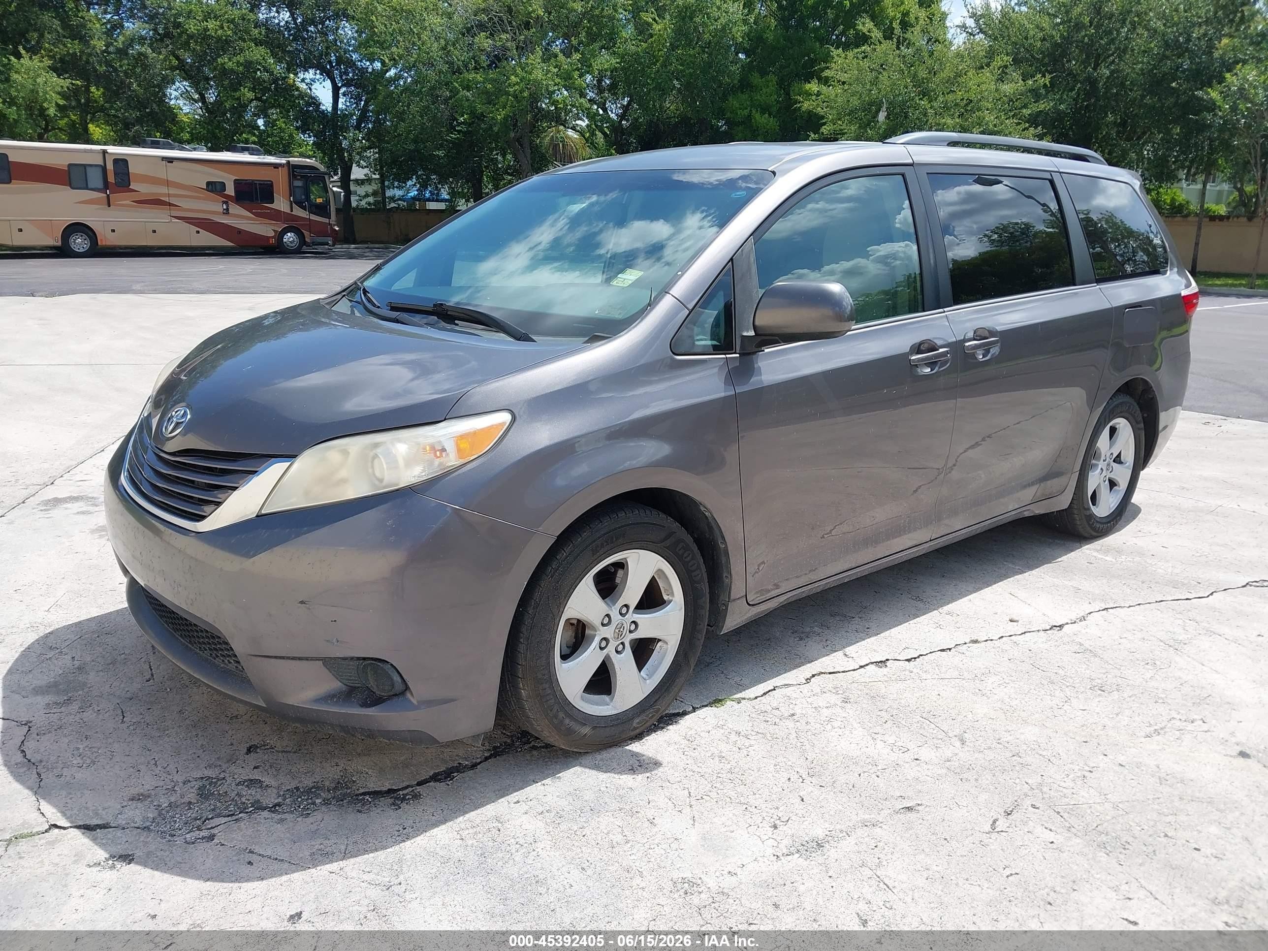 2015 Toyota Sienna Le 8 Passenger Gray vin: 5TDKK3DC6FS658825