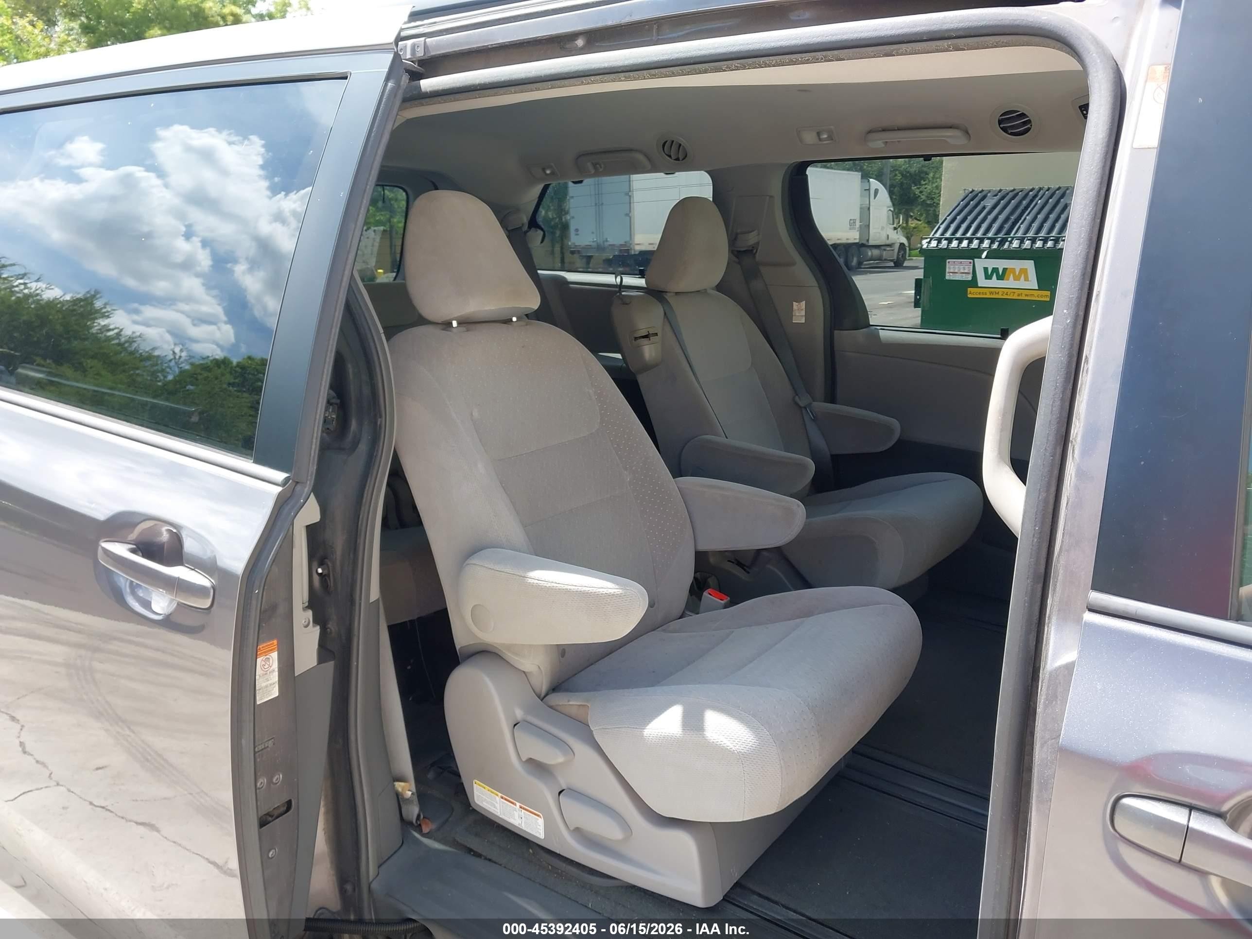 2015 Toyota Sienna Le 8 Passenger Gray vin: 5TDKK3DC6FS658825