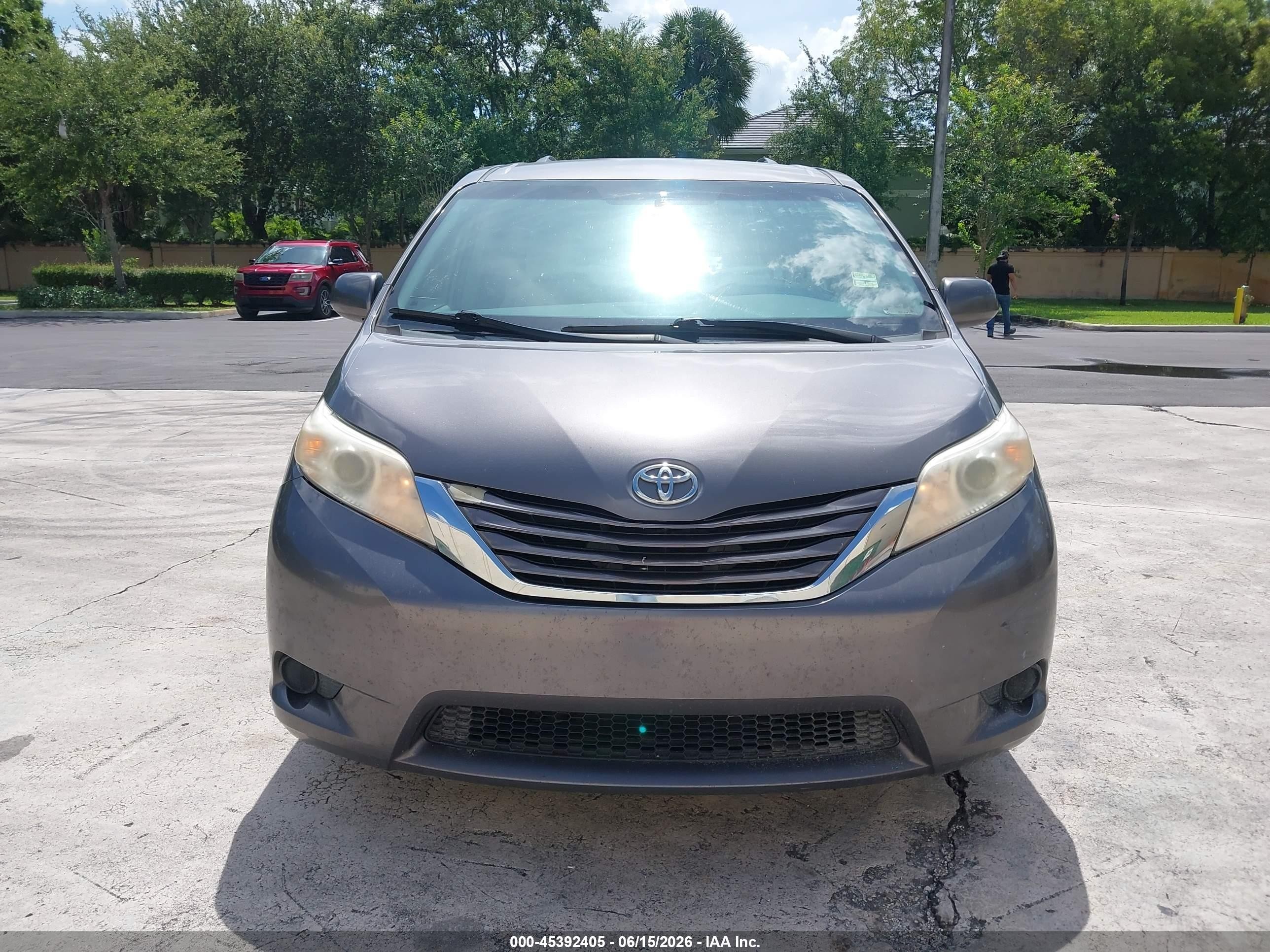 2015 Toyota Sienna Le 8 Passenger Gray vin: 5TDKK3DC6FS658825