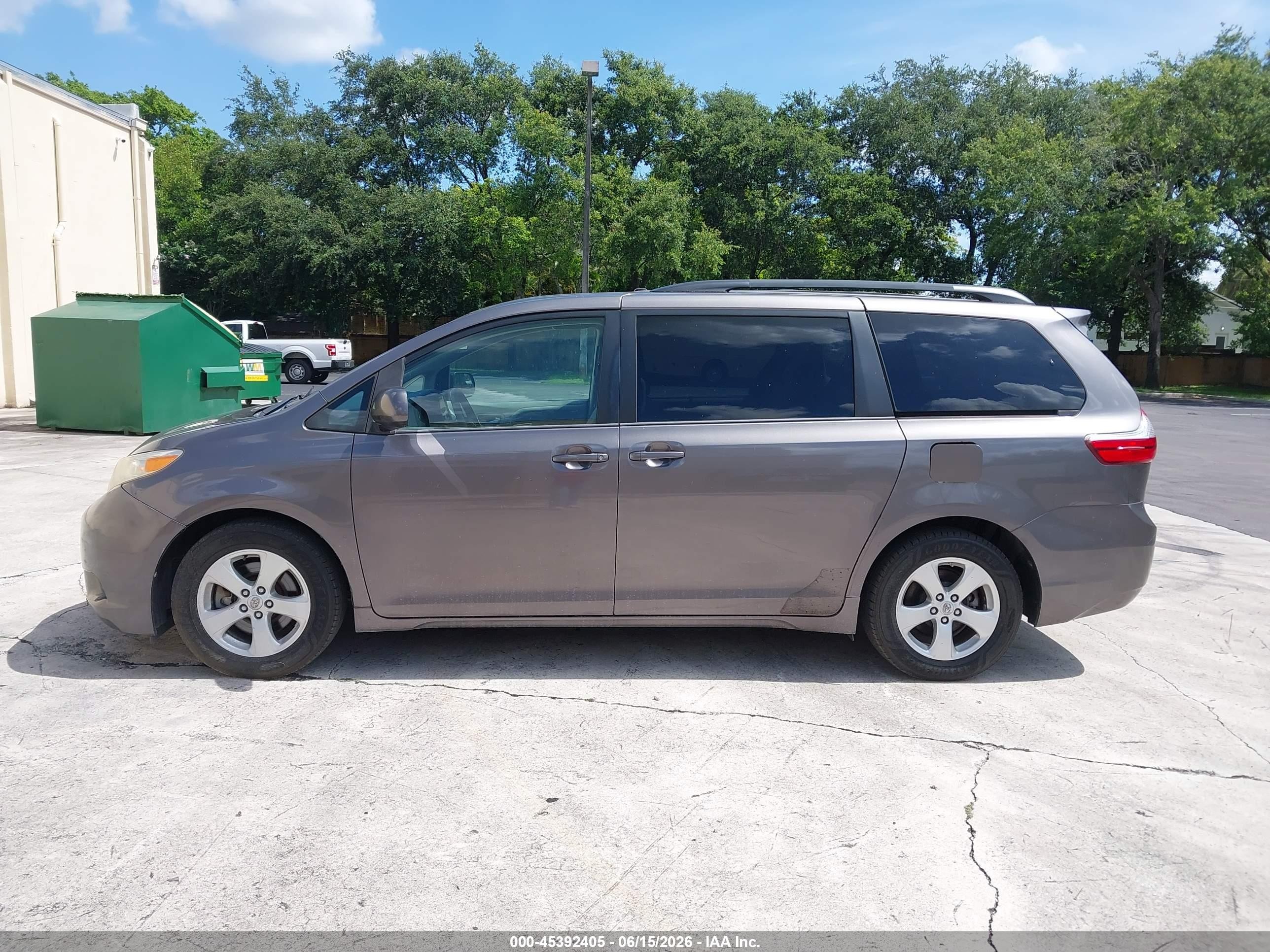 2015 Toyota Sienna Le 8 Passenger Gray vin: 5TDKK3DC6FS658825