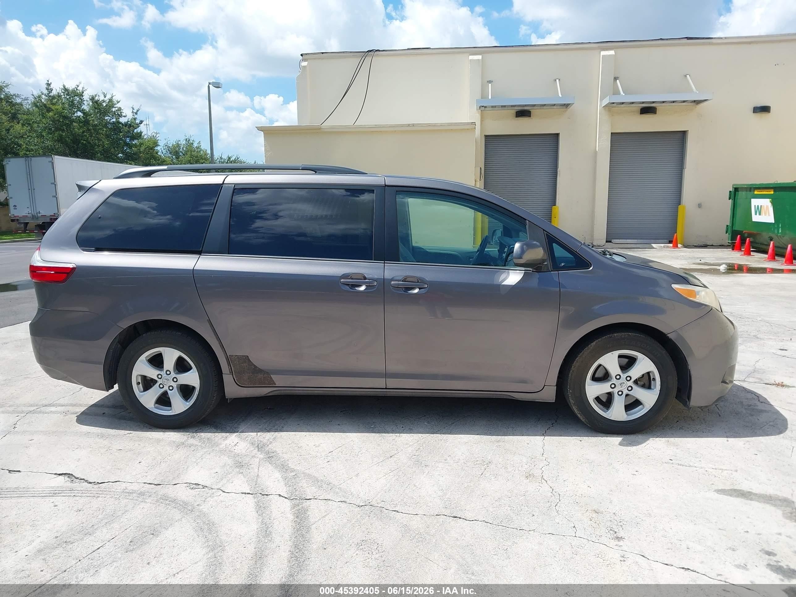 2015 Toyota Sienna Le 8 Passenger Gray vin: 5TDKK3DC6FS658825