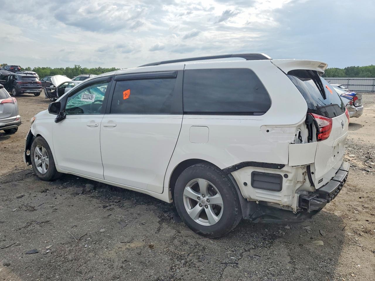 2015 Toyota Sienna Le White vin: 5TDKK3DC6FS665418