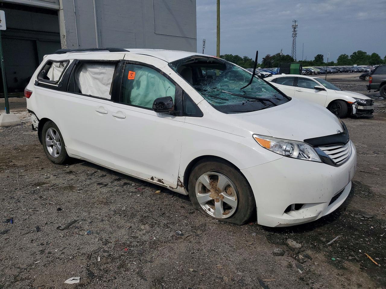 2015 Toyota Sienna Le White vin: 5TDKK3DC6FS665418