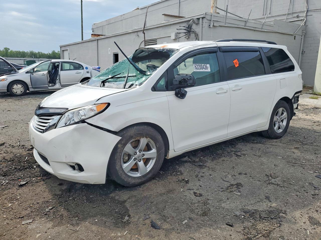 2015 Toyota Sienna Le White vin: 5TDKK3DC6FS665418