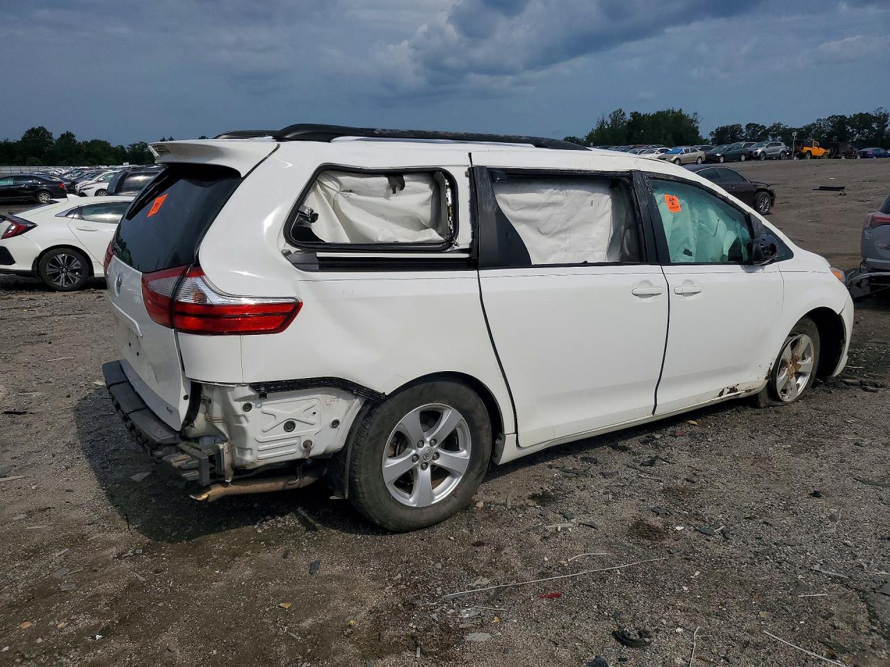 2015 Toyota Sienna Le White vin: 5TDKK3DC6FS665418