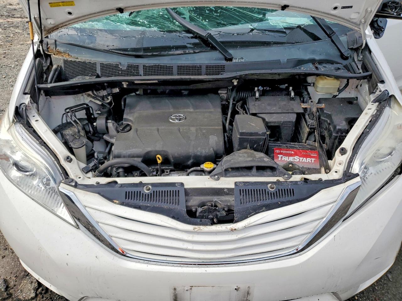 2015 Toyota Sienna Le White vin: 5TDKK3DC6FS665418