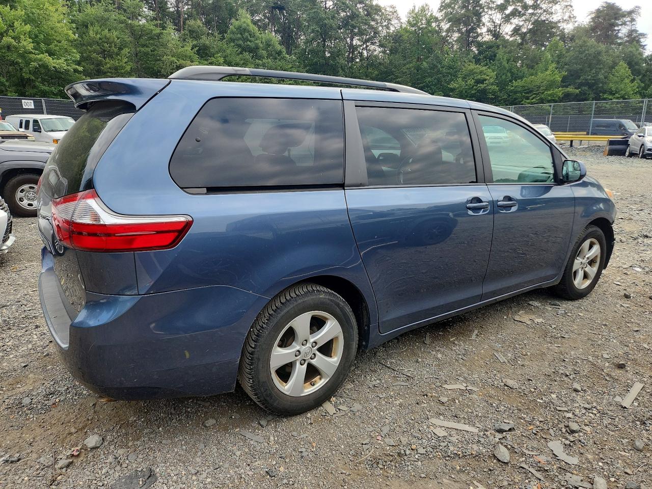 2015 Toyota Sienna Le Blue vin: 5TDKK3DC6FS675978