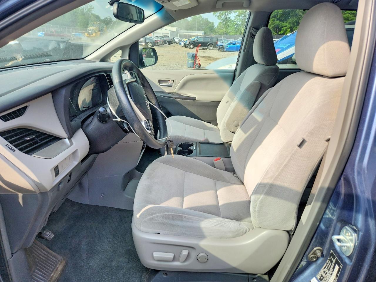 2015 Toyota Sienna Le Blue vin: 5TDKK3DC6FS675978