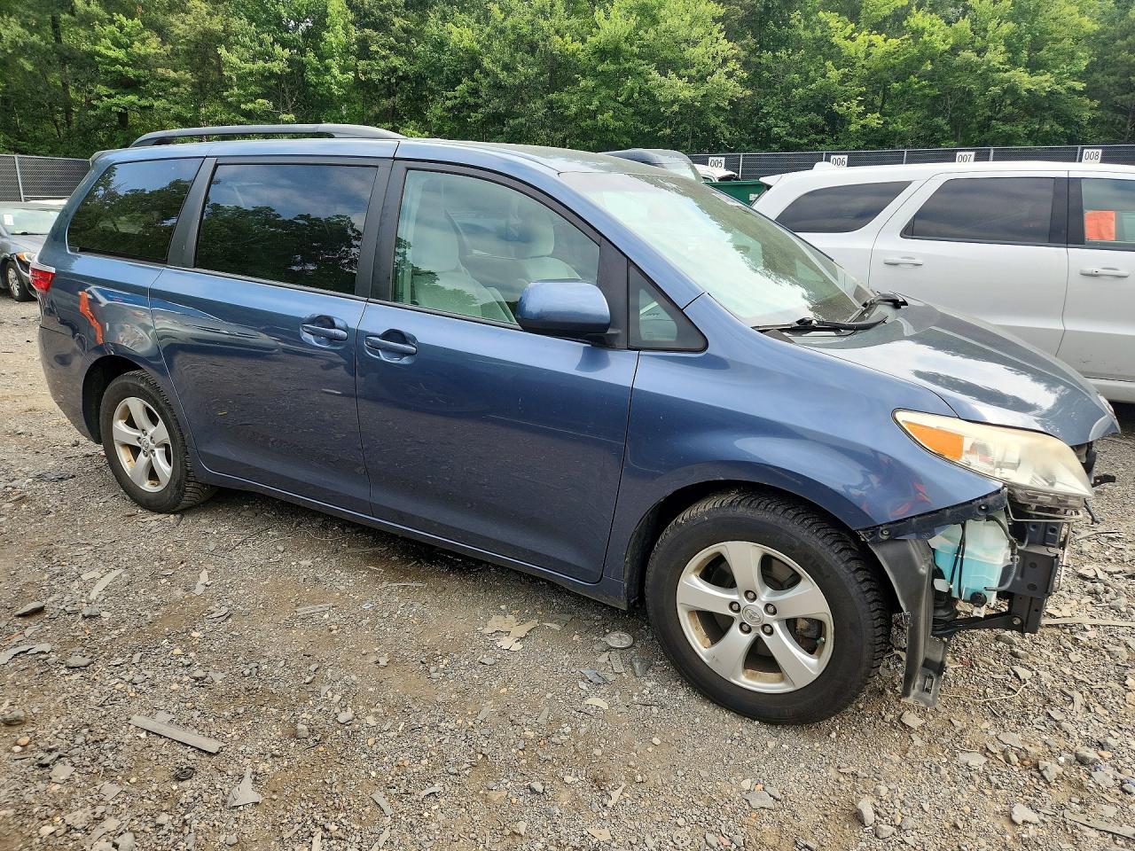 2015 Toyota Sienna Le Blue vin: 5TDKK3DC6FS675978