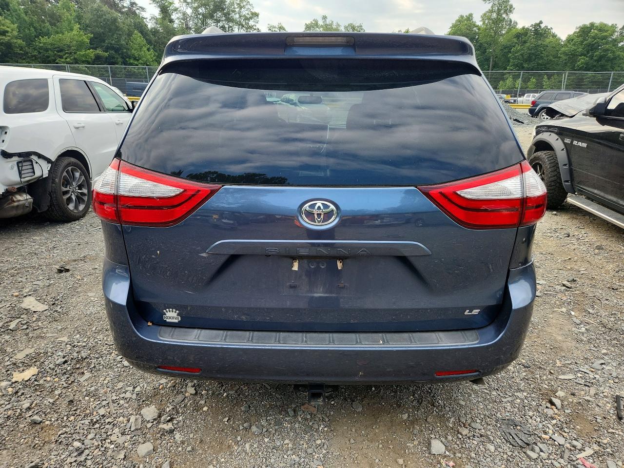 2015 Toyota Sienna Le Blue vin: 5TDKK3DC6FS675978