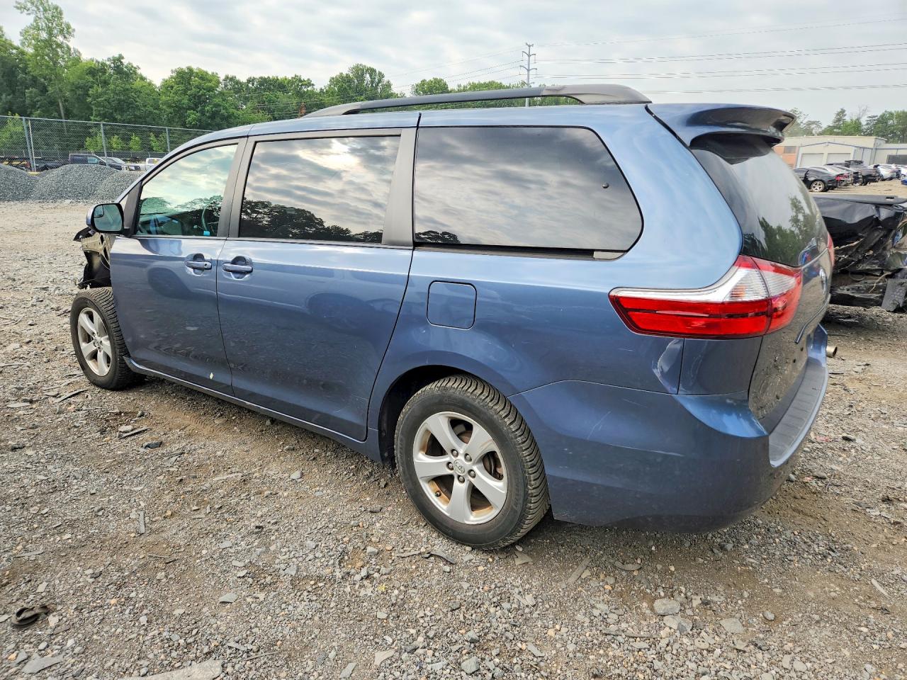 2015 Toyota Sienna Le Blue vin: 5TDKK3DC6FS675978