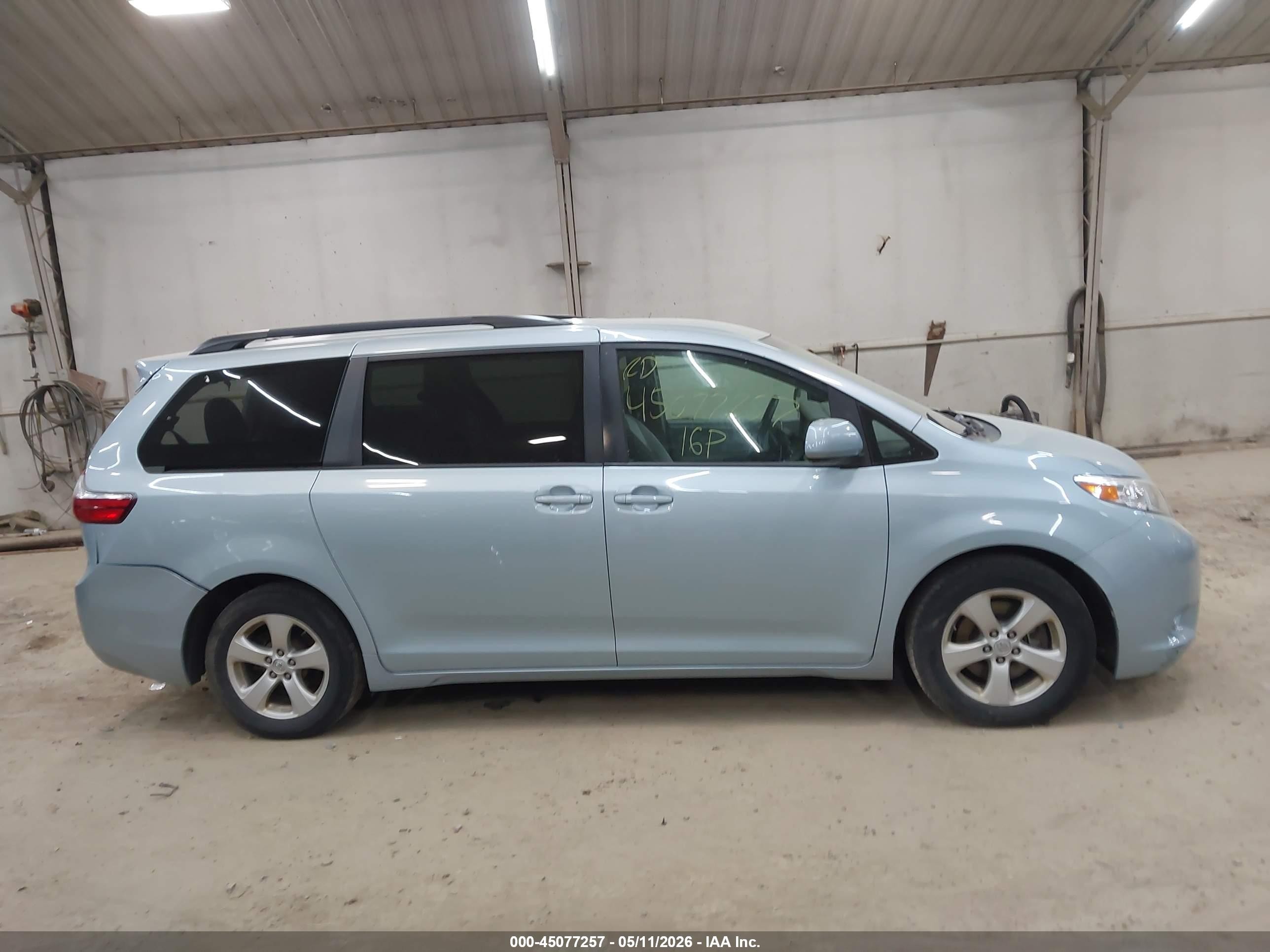 2016 Toyota Sienna Le 8 Passenger Gray vin: 5TDKK3DC6GS713873