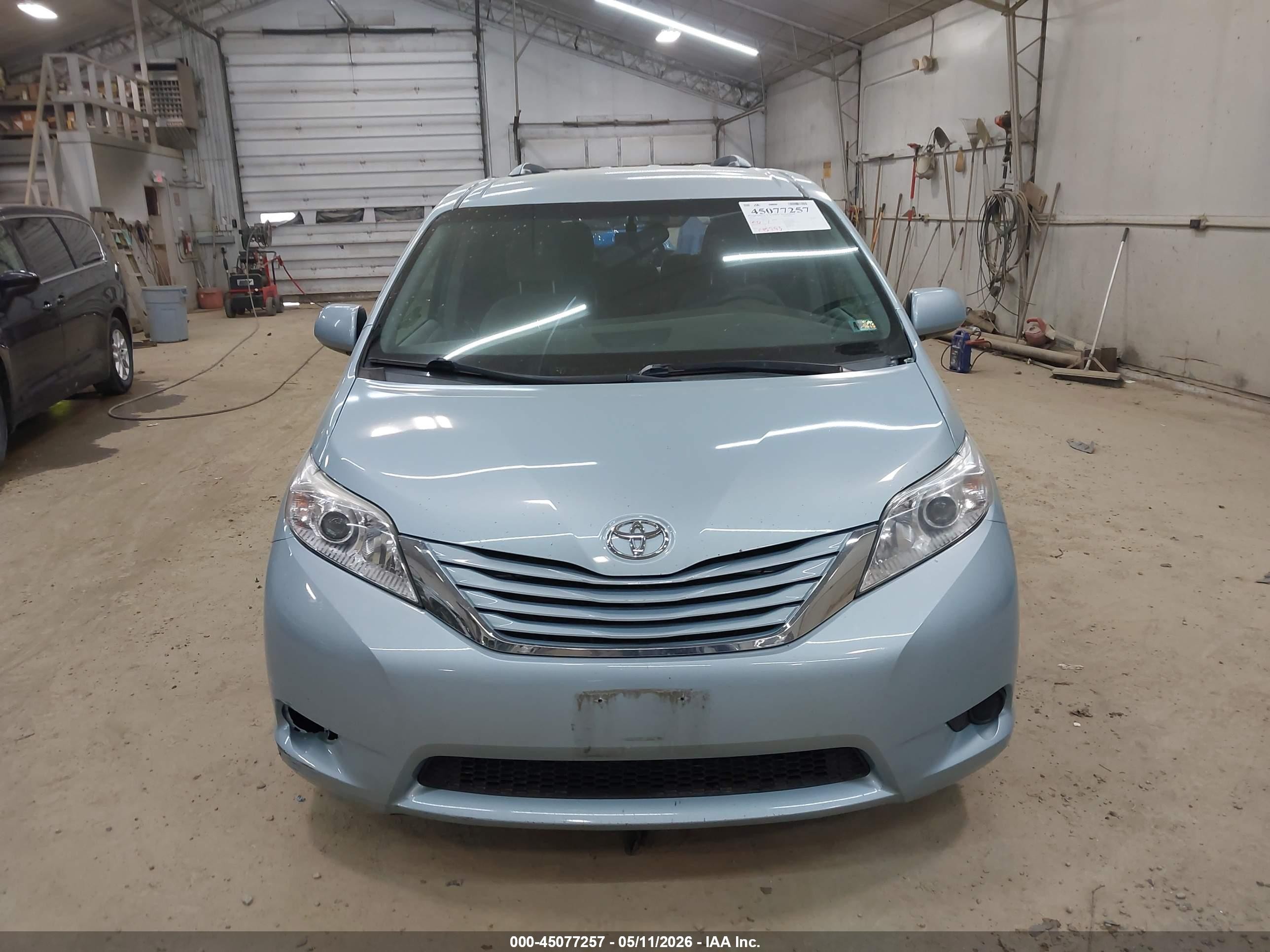 2016 Toyota Sienna Le 8 Passenger Gray vin: 5TDKK3DC6GS713873