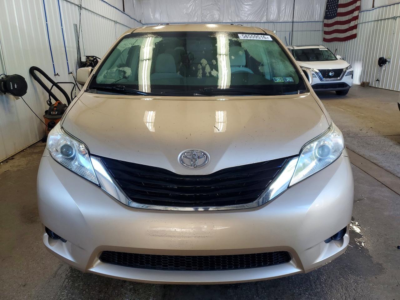 2011 Toyota Sienna Le Beige vin: 5TDKK3DC7BS008699