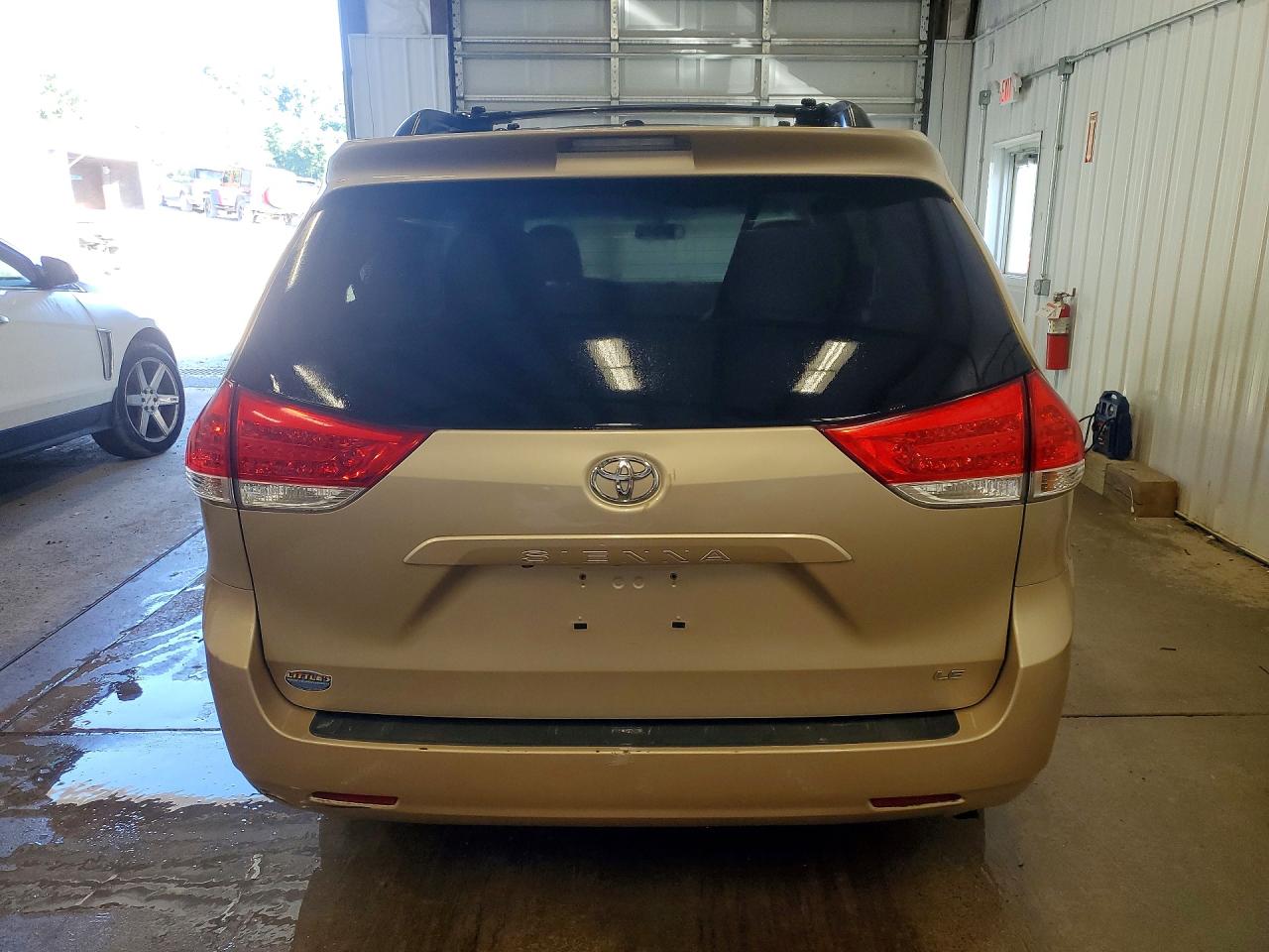 2011 Toyota Sienna Le Beige vin: 5TDKK3DC7BS008699
