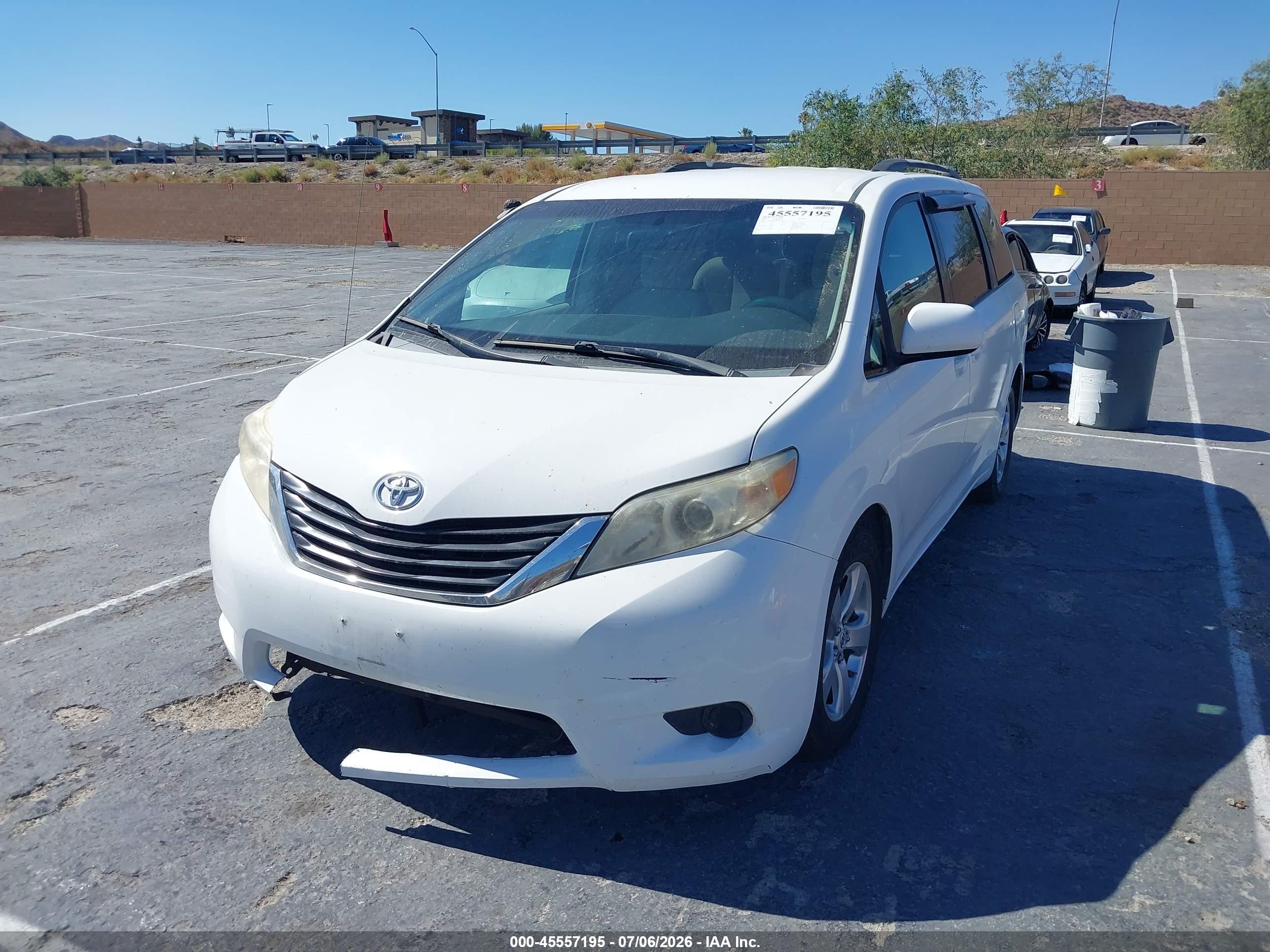2011 Toyota Sienna Le V6 White vin: 5TDKK3DC7BS018472