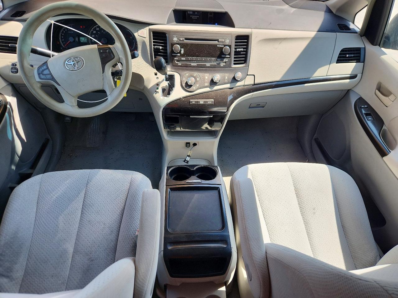2011 Toyota Sienna Le Gray vin: 5TDKK3DC7BS022750