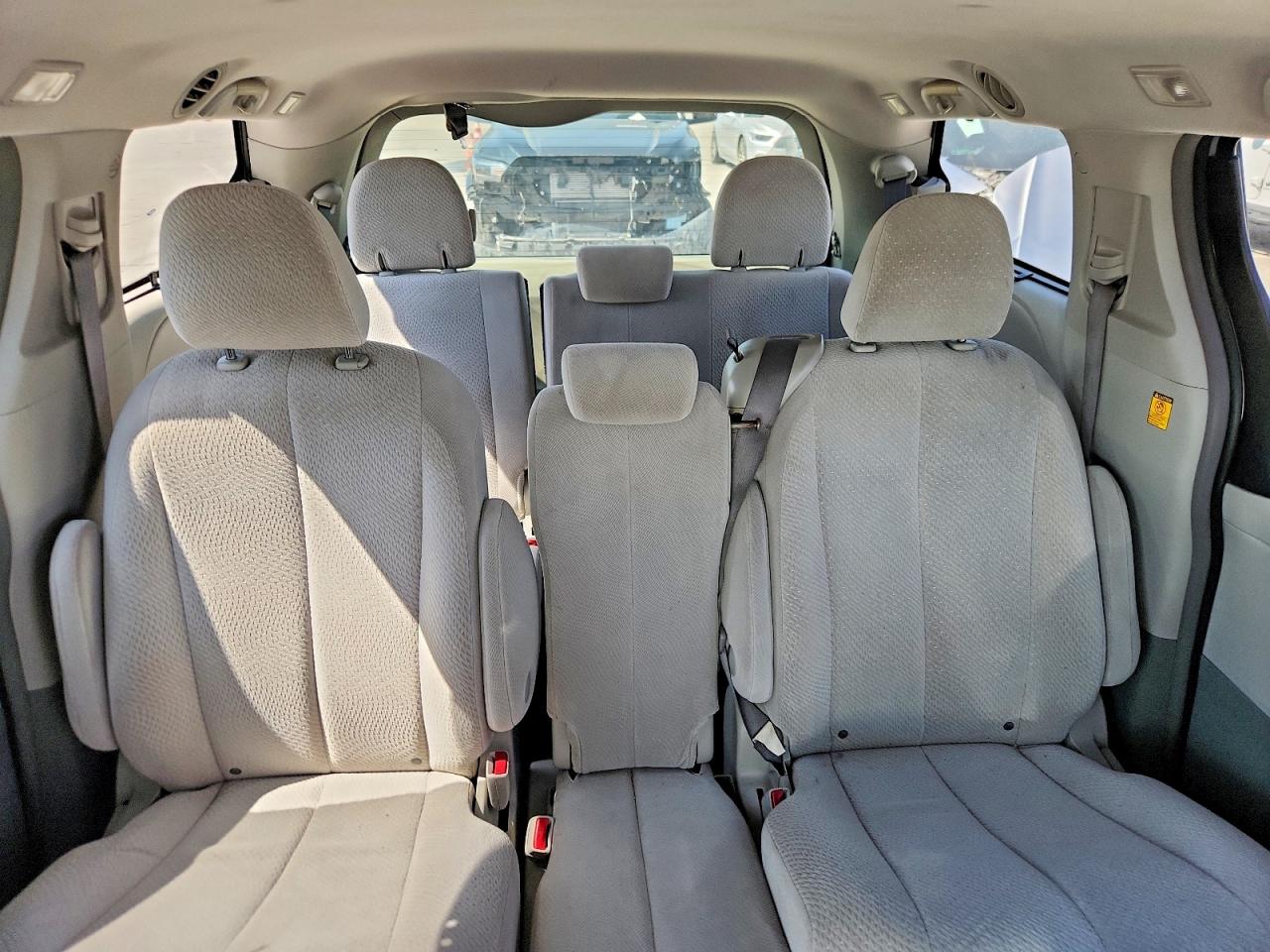 2011 Toyota Sienna Le Gray vin: 5TDKK3DC7BS022750