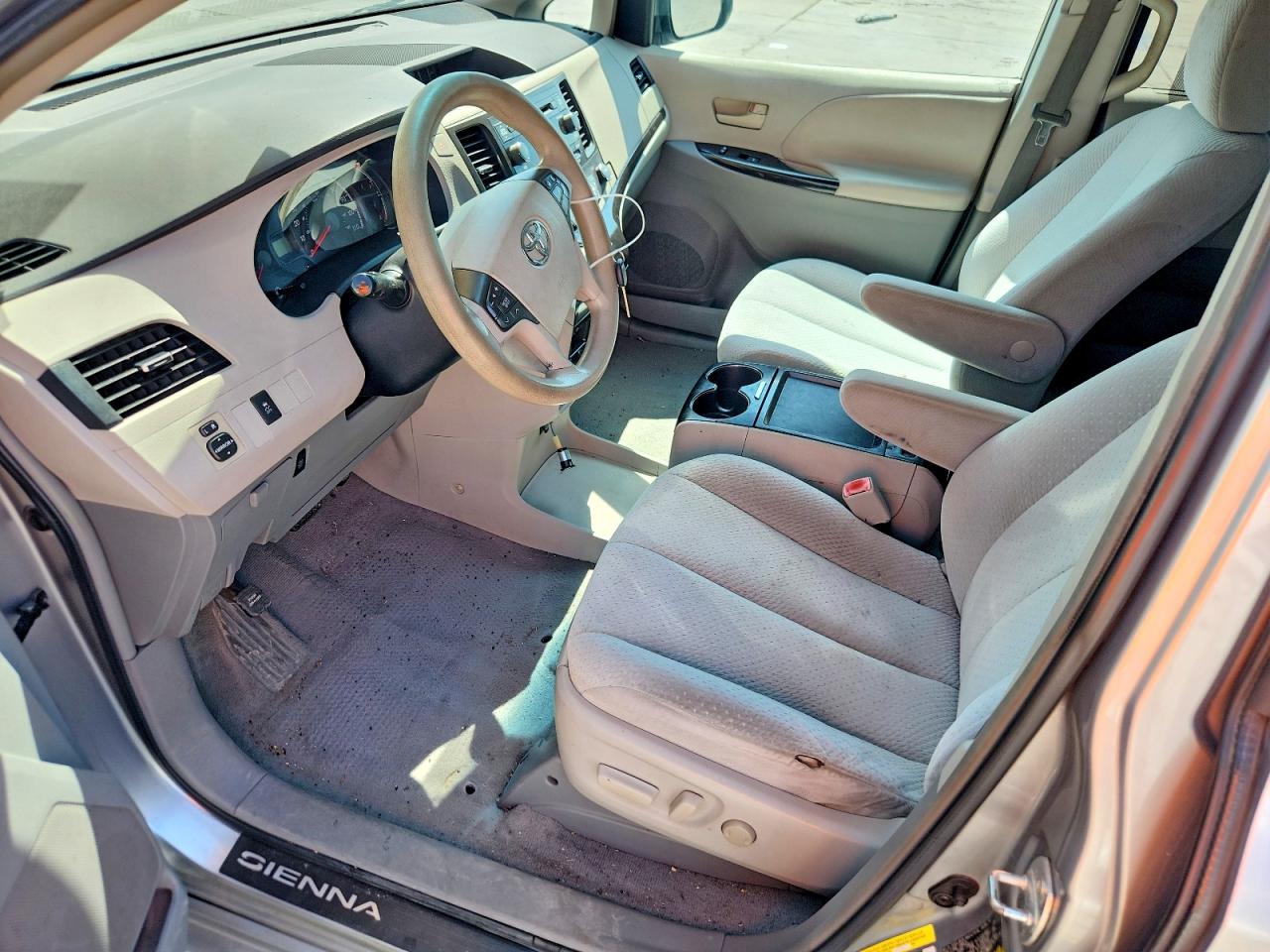 2011 Toyota Sienna Le Gray vin: 5TDKK3DC7BS022750