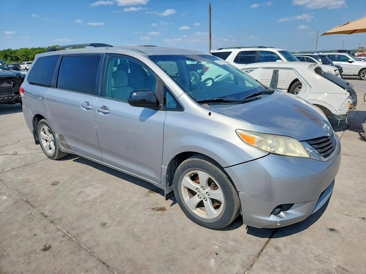 2011 Toyota Sienna Le Gray vin: 5TDKK3DC7BS022750