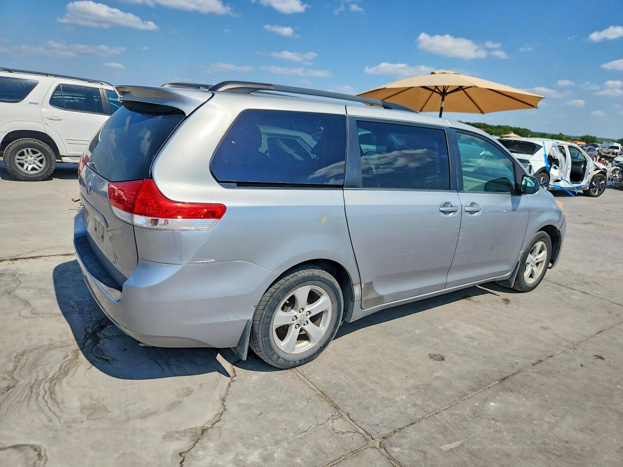 2011 Toyota Sienna Le Gray vin: 5TDKK3DC7BS022750