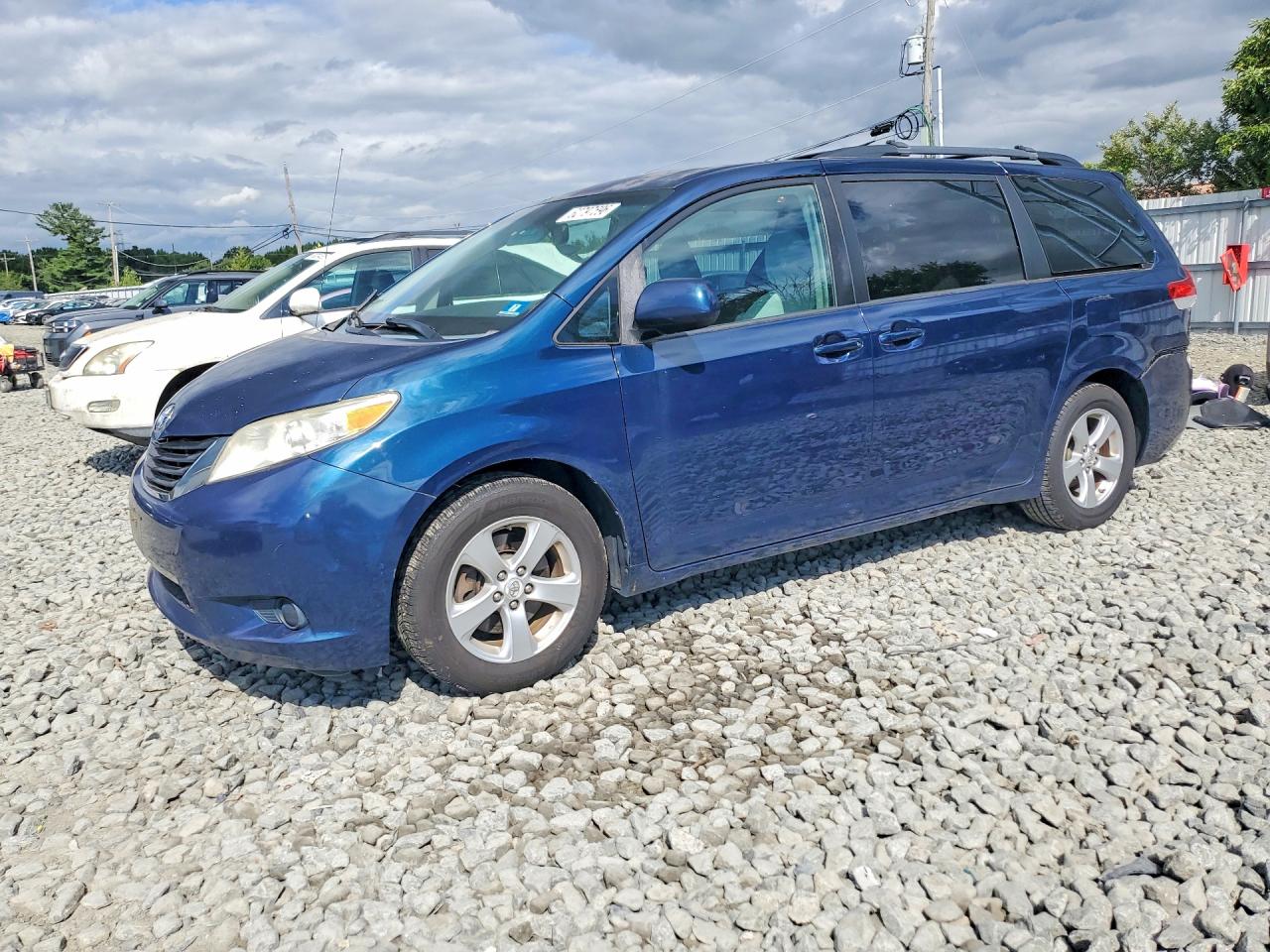 2011 Toyota Sienna Le Blue vin: 5TDKK3DC7BS053187