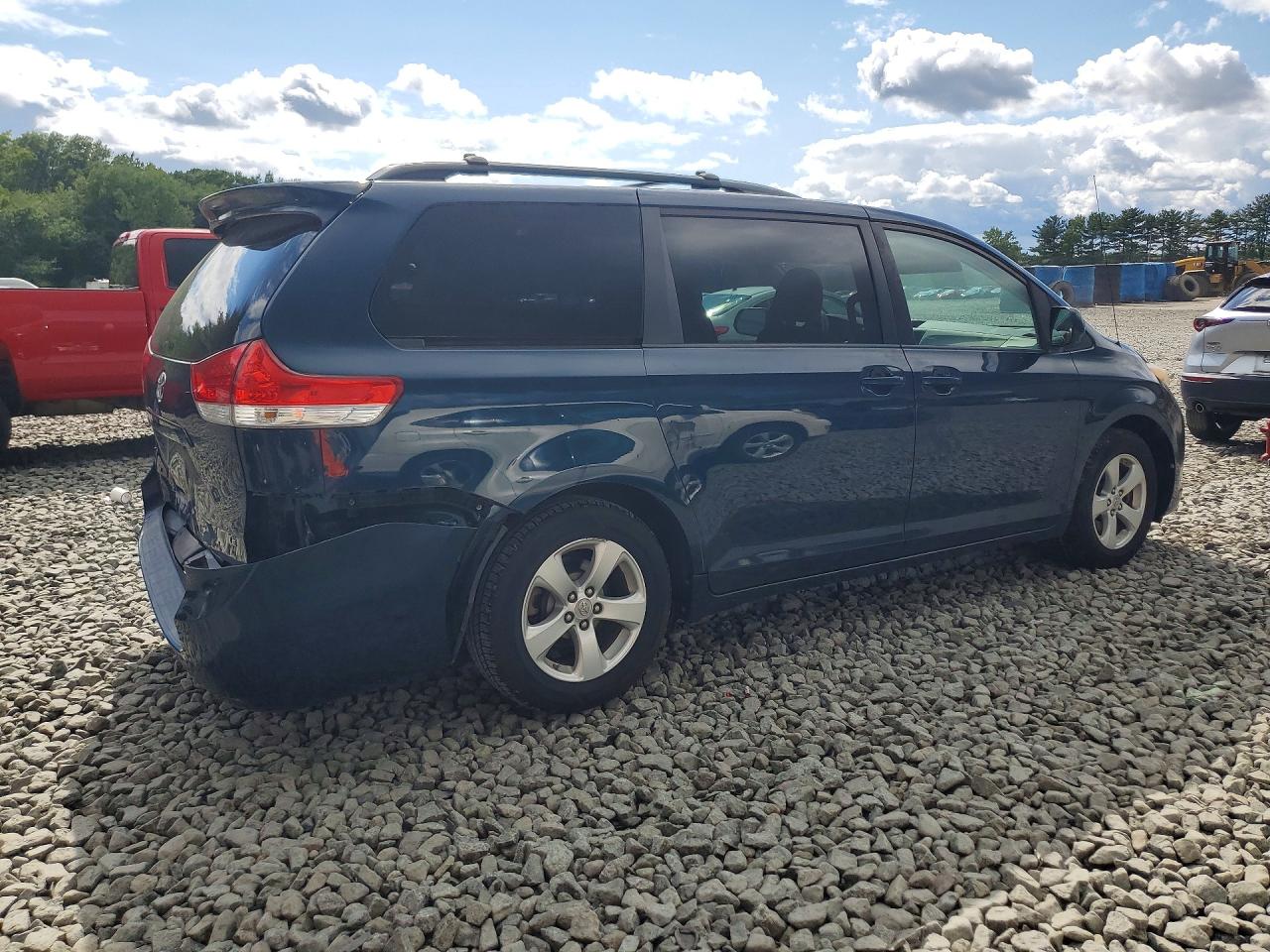 2011 Toyota Sienna Le Blue vin: 5TDKK3DC7BS053187