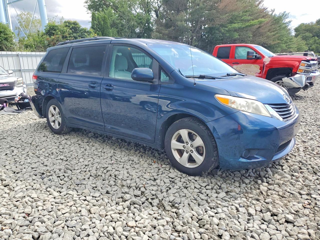 2011 Toyota Sienna Le Blue vin: 5TDKK3DC7BS053187