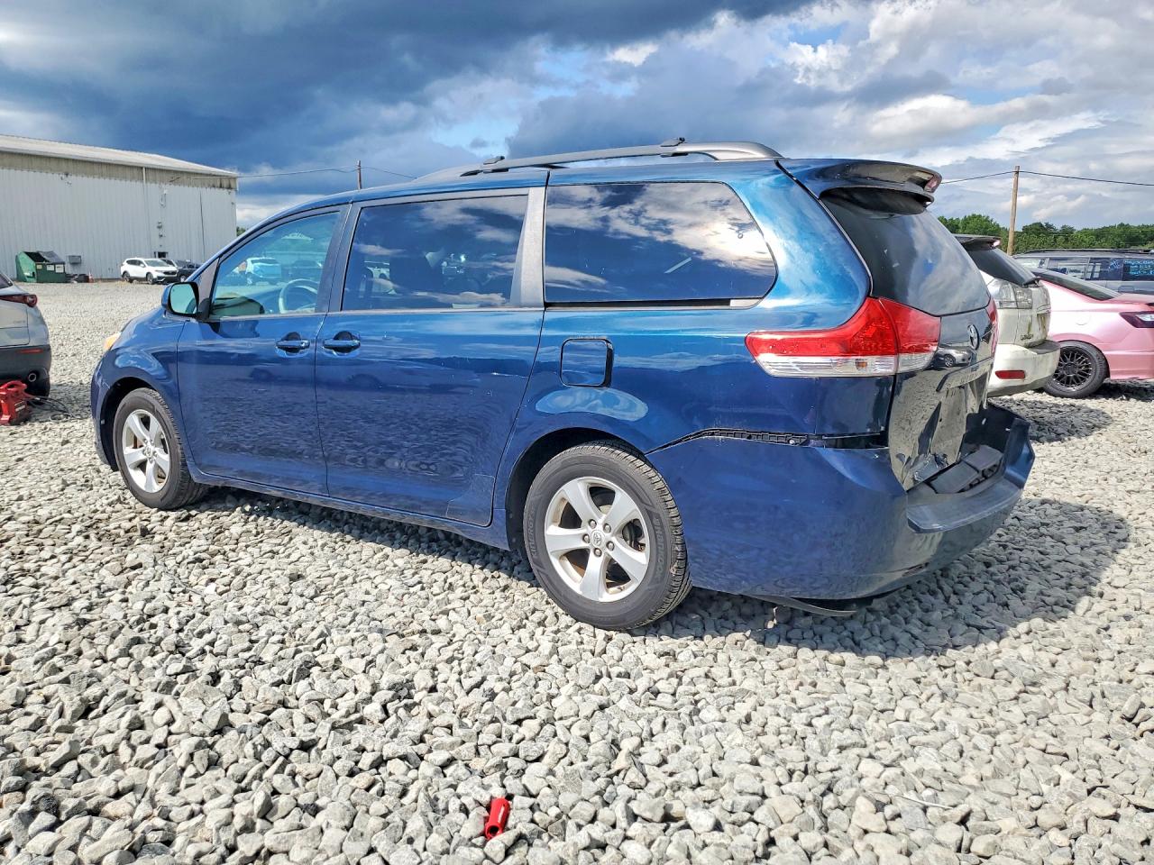 2011 Toyota Sienna Le Blue vin: 5TDKK3DC7BS053187