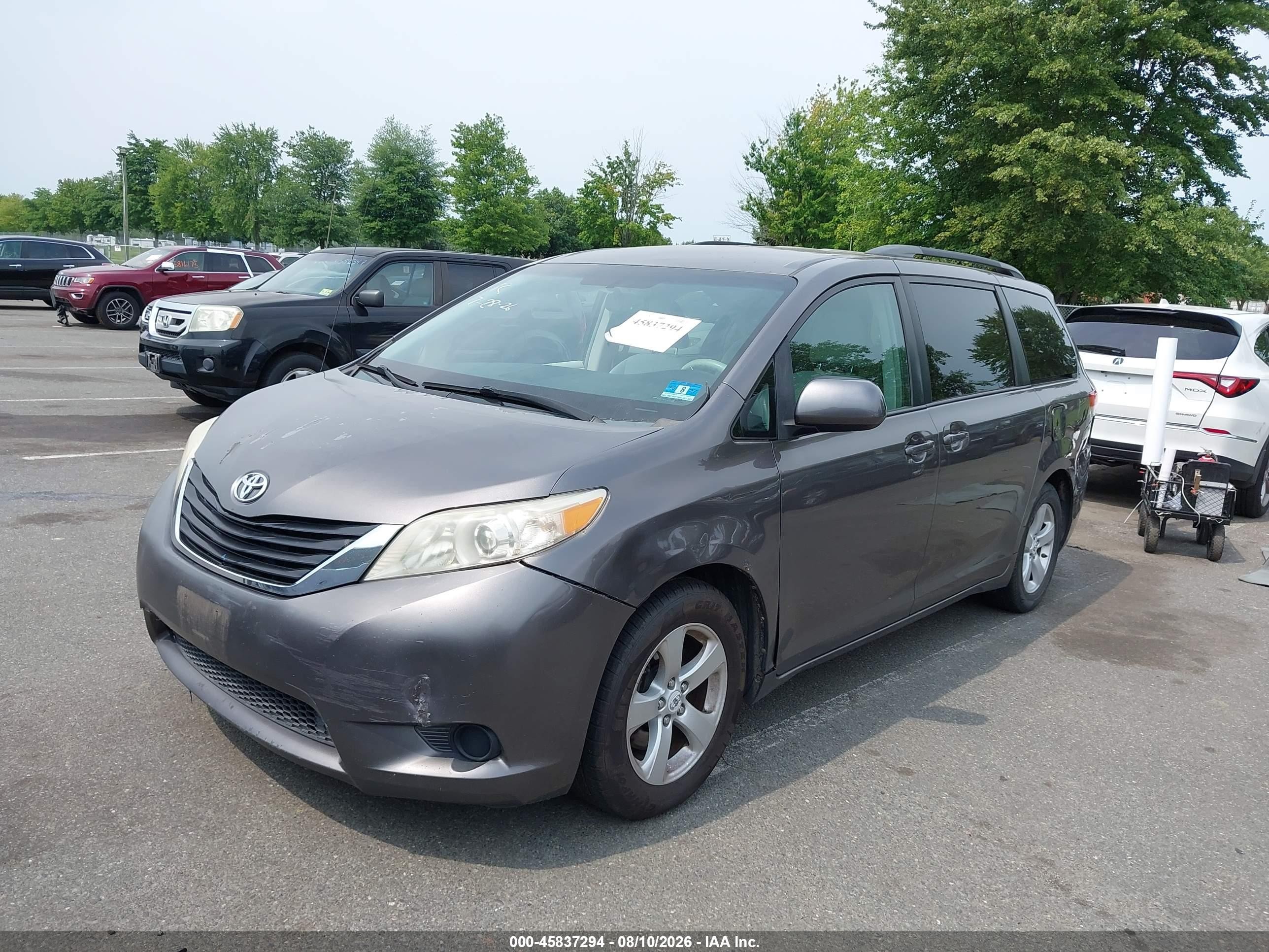 2011 Toyota Sienna Le V6 Gray vin: 5TDKK3DC7BS054095