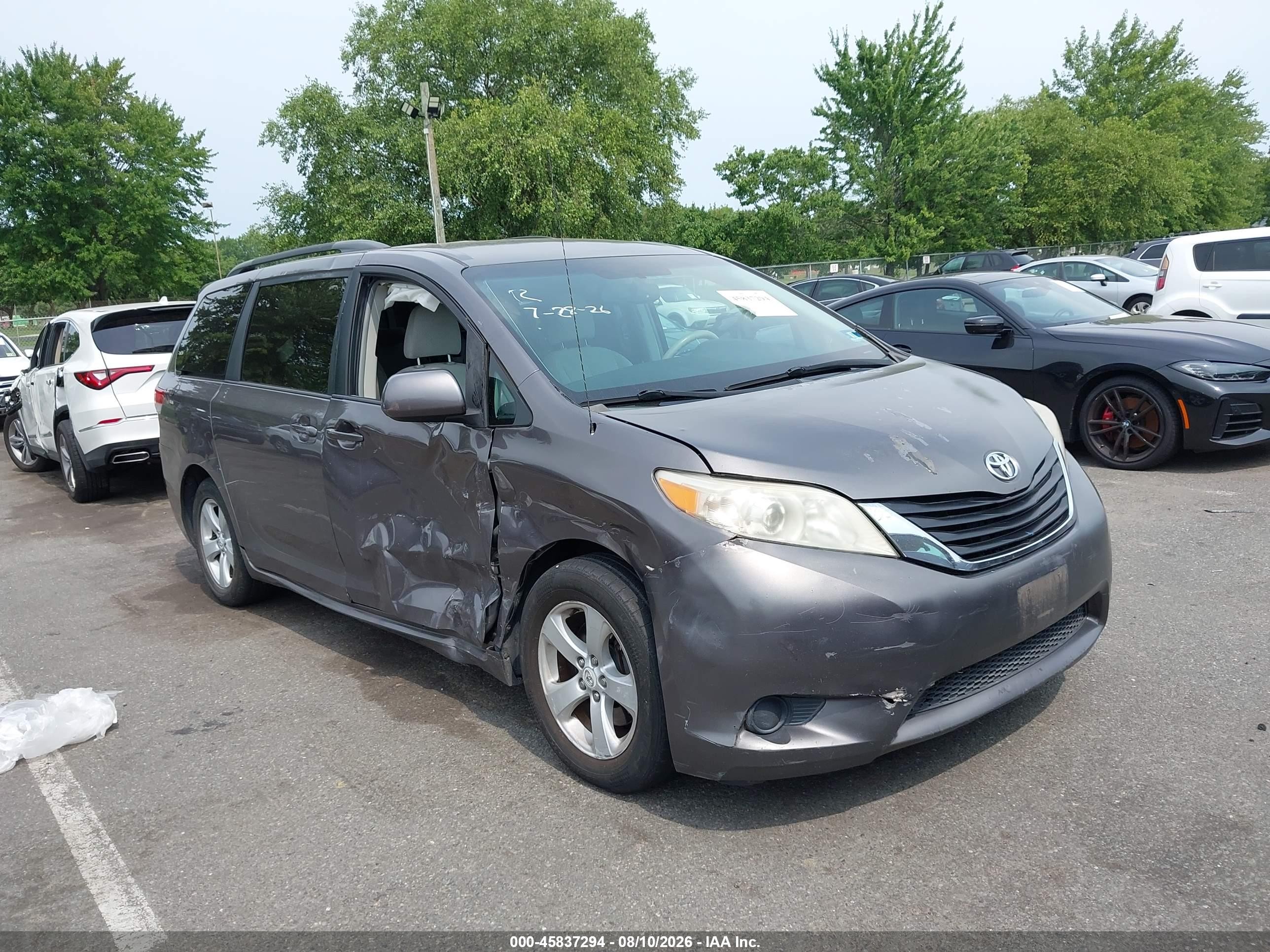 2011 Toyota Sienna Le V6 Gray vin: 5TDKK3DC7BS054095