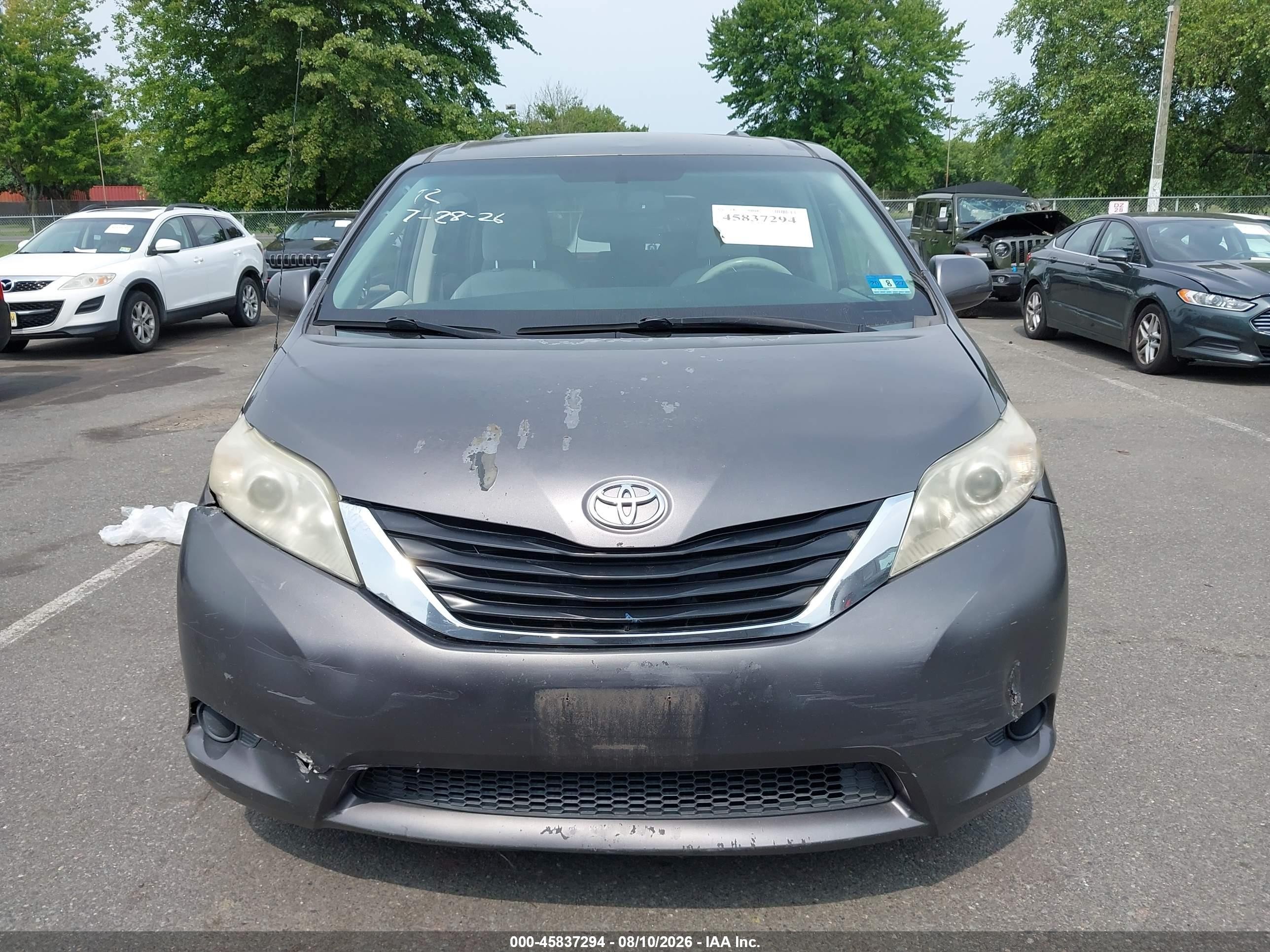 2011 Toyota Sienna Le V6 Gray vin: 5TDKK3DC7BS054095