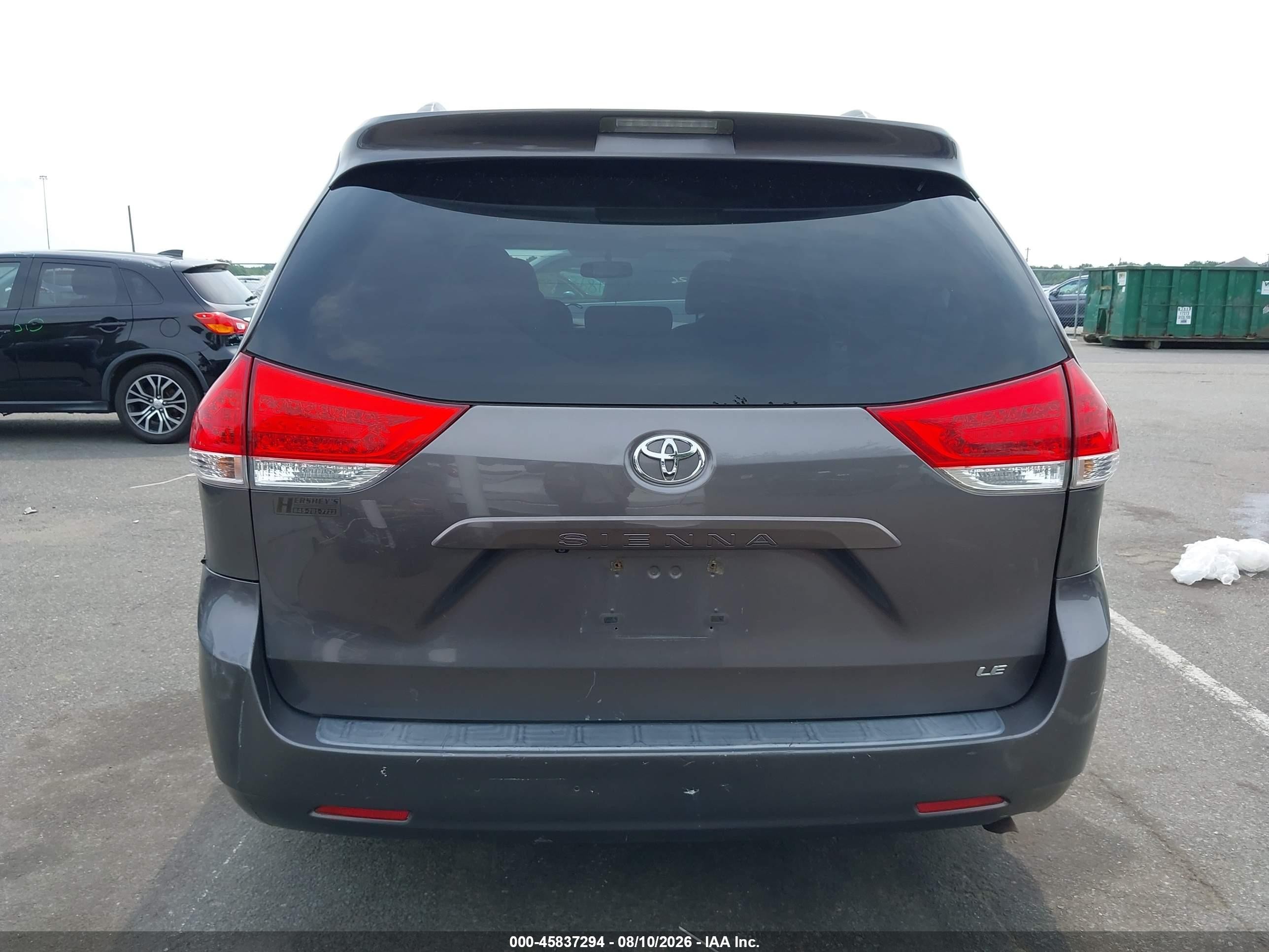 2011 Toyota Sienna Le V6 Gray vin: 5TDKK3DC7BS054095