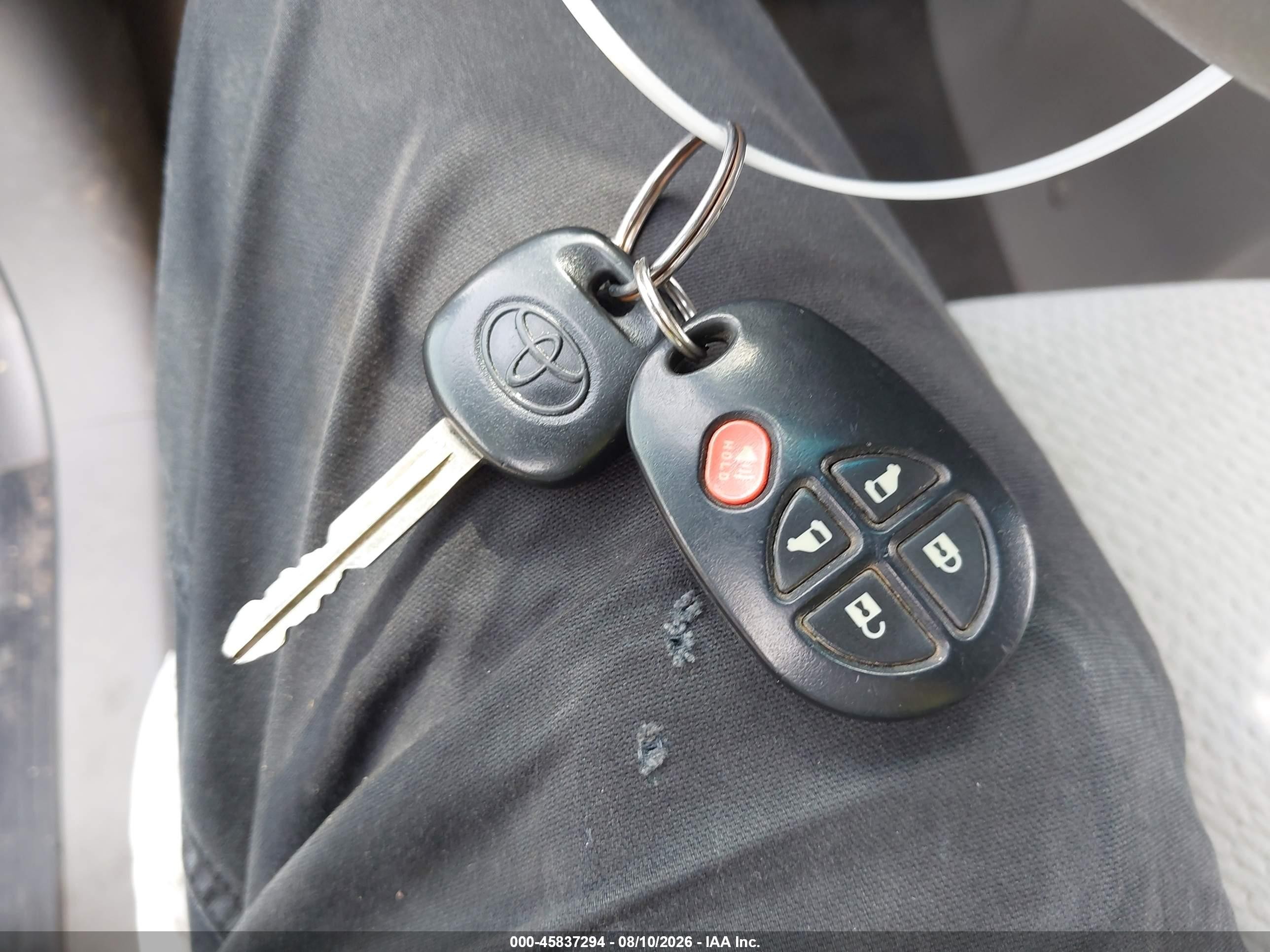 2011 Toyota Sienna Le V6 Gray vin: 5TDKK3DC7BS054095