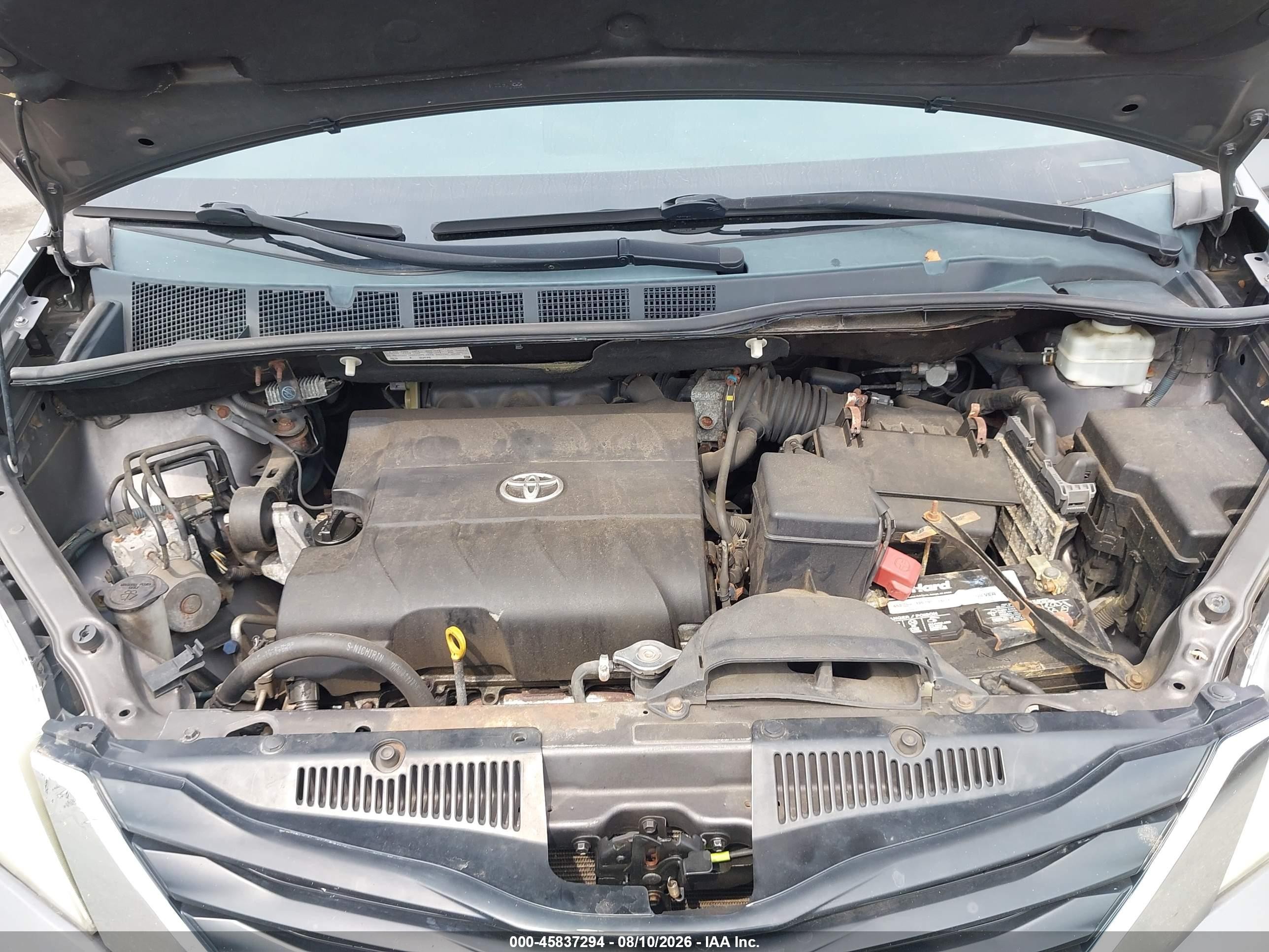 2011 Toyota Sienna Le V6 Gray vin: 5TDKK3DC7BS054095